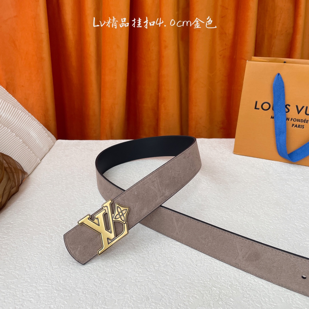  Lv新款双面进口牛皮，一面反绒压花，一面黑色平纹底，搭配精品电镀挂扣，精工制作，实物拍摄，休闲百搭，宽