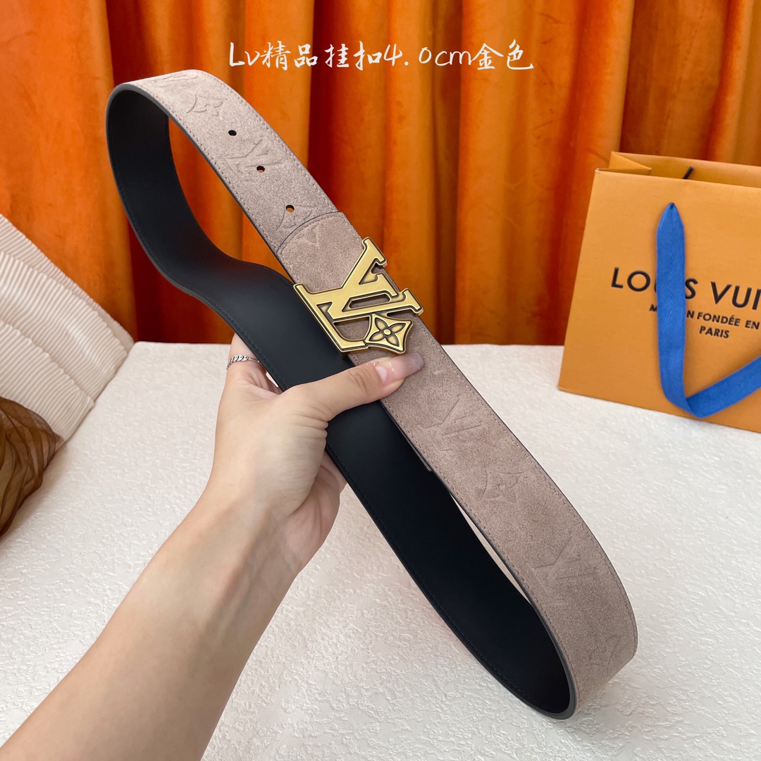  Lv新款双面进口牛皮，一面反绒压花，一面黑色平纹底，搭配精品电镀挂扣，精工制作，实物拍摄，休闲百搭，宽
