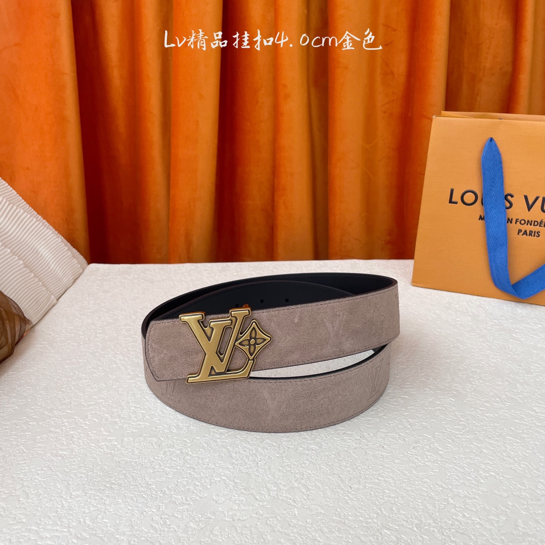  Lv新款双面进口牛皮，一面反绒压花，一面黑色平纹底，搭配精品电镀挂扣，精工制作，实物拍摄，休闲百搭，宽