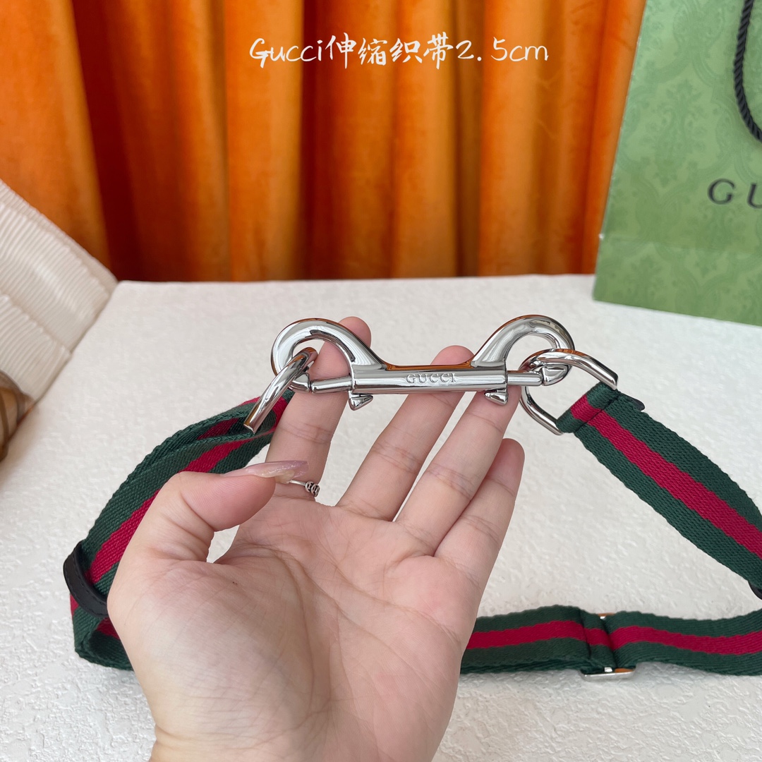   Gucci 新款织带 可调节可伸缩 精品五金 宽2.5Cm  潮流大方 时尚百搭 码数：S M L