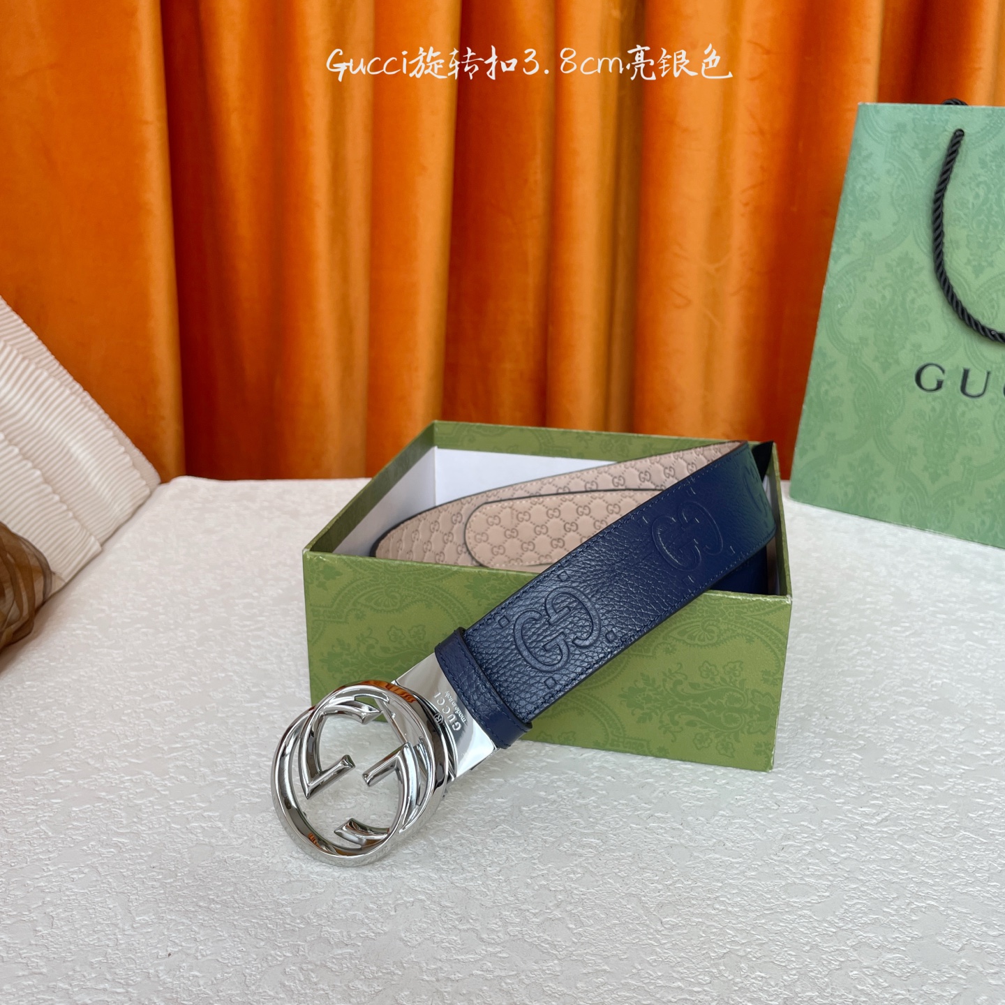 Gucci新款腰带，一面蓝色压大花，一面沙底压小花，搭配专柜精品旋转扣，宽3.8cm