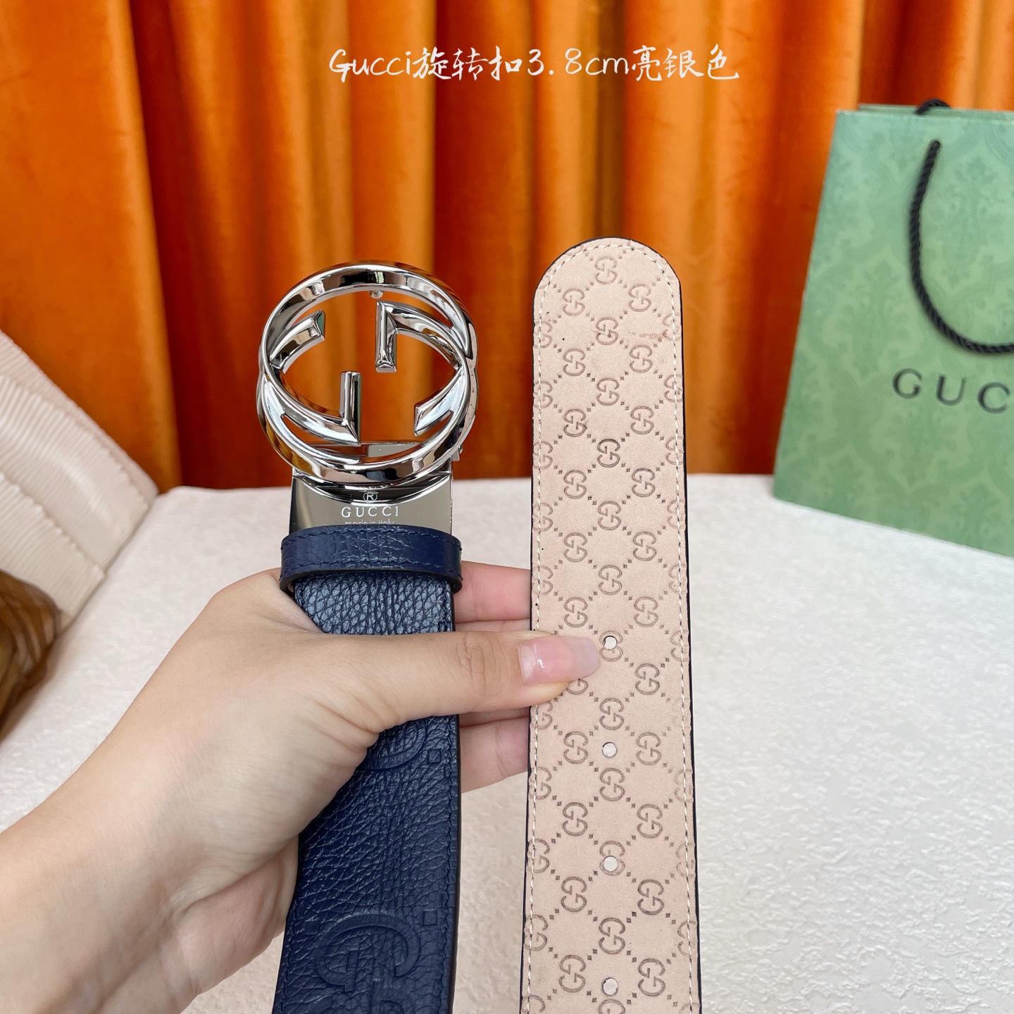 Gucci新款腰带，一面蓝色压大花，一面沙底压小花，搭配专柜精品旋转扣，宽3.8cm
