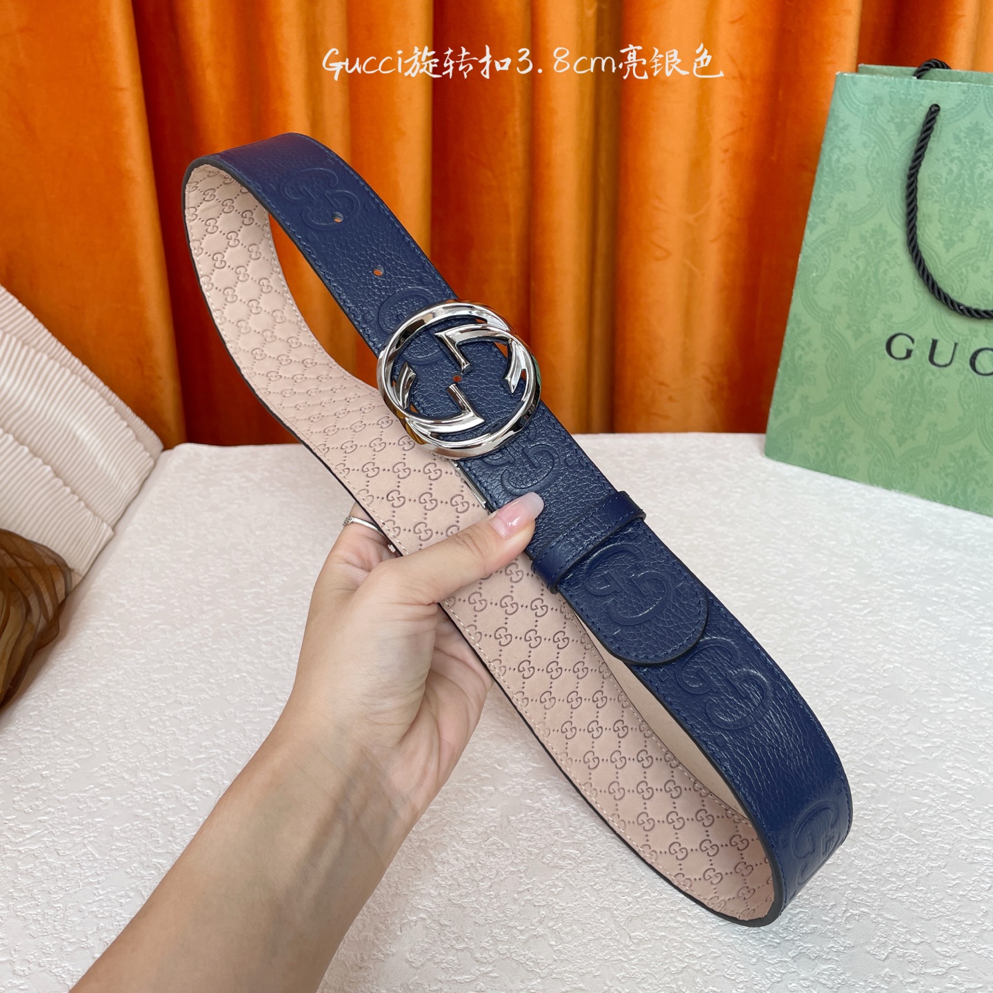Gucci新款腰带，一面蓝色压大花，一面沙底压小花，搭配专柜精品旋转扣，宽3.8cm
