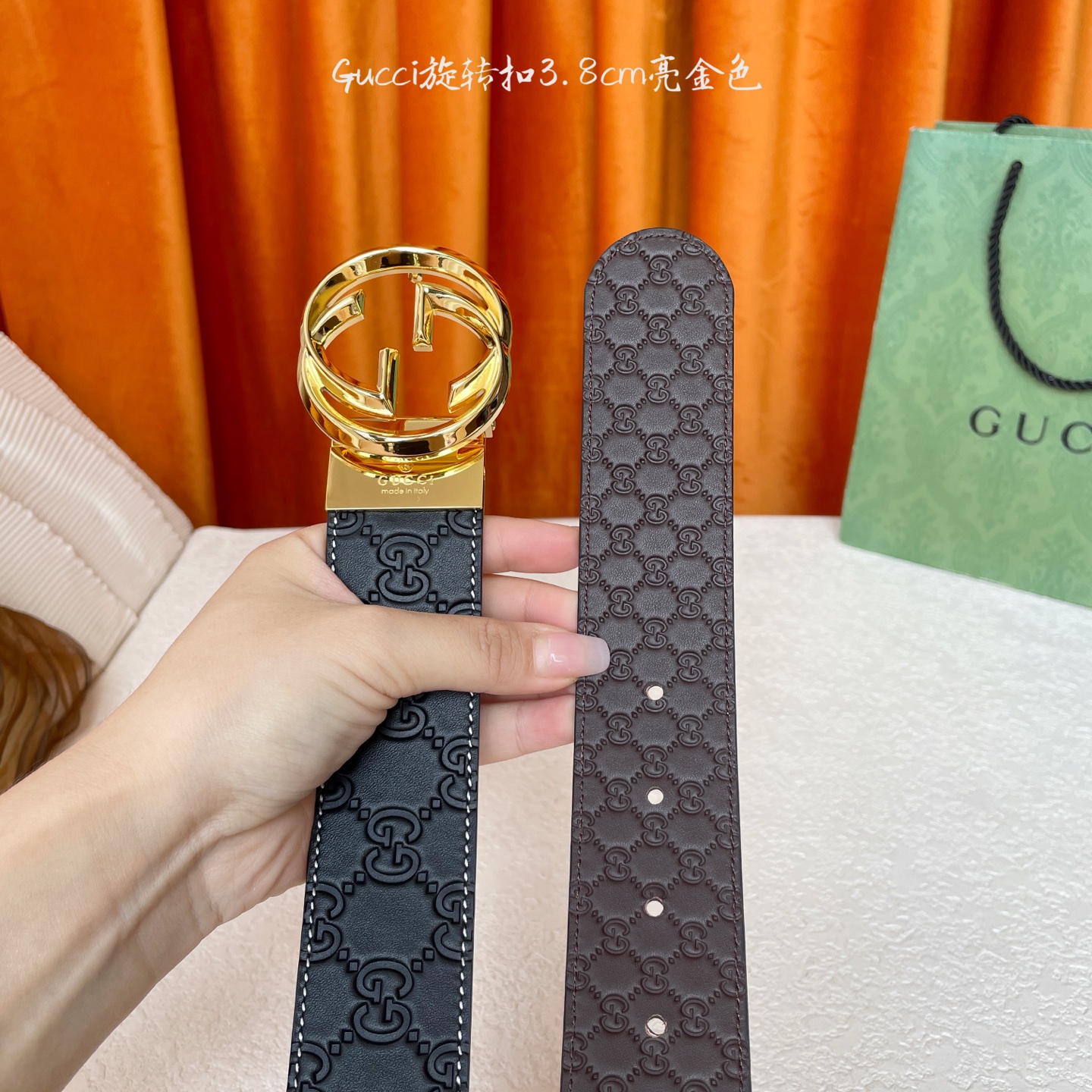 Gucci新款腰带，一面经典压大花，一面咖色压小花，搭配专柜精品旋转扣，两面可用，宽4.0cm