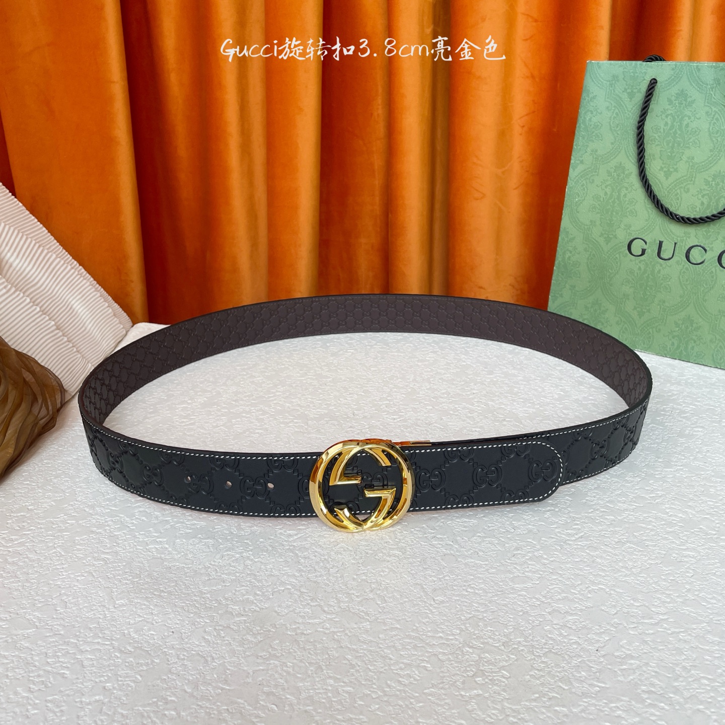 Gucci新款腰带，一面经典压大花，一面咖色压小花，搭配专柜精品旋转扣，两面可用，宽4.0cm