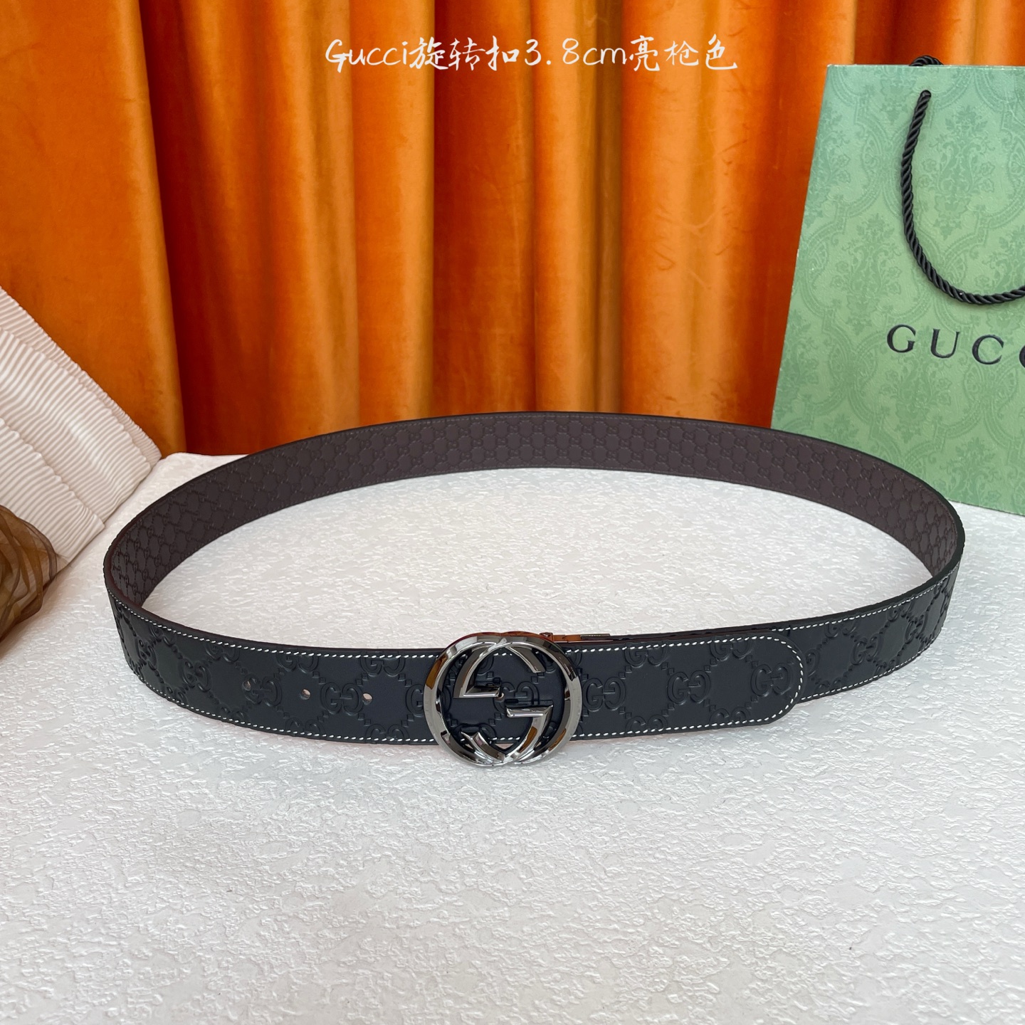 Gucci新款腰带，一面经典压大花，一面咖色压小花，搭配专柜精品旋转扣，两面可用，宽4.0cm