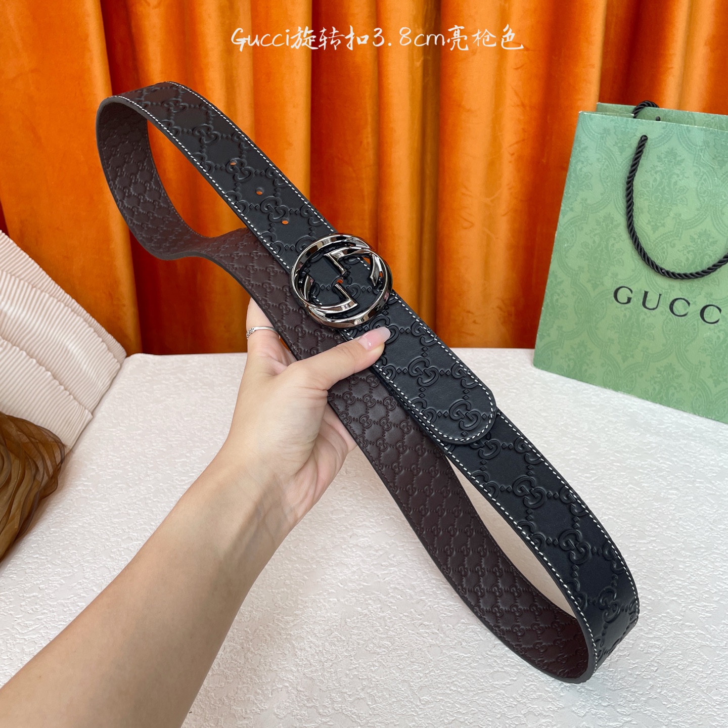Gucci新款腰带，一面经典压大花，一面咖色压小花，搭配专柜精品旋转扣，两面可用，宽4.0cm