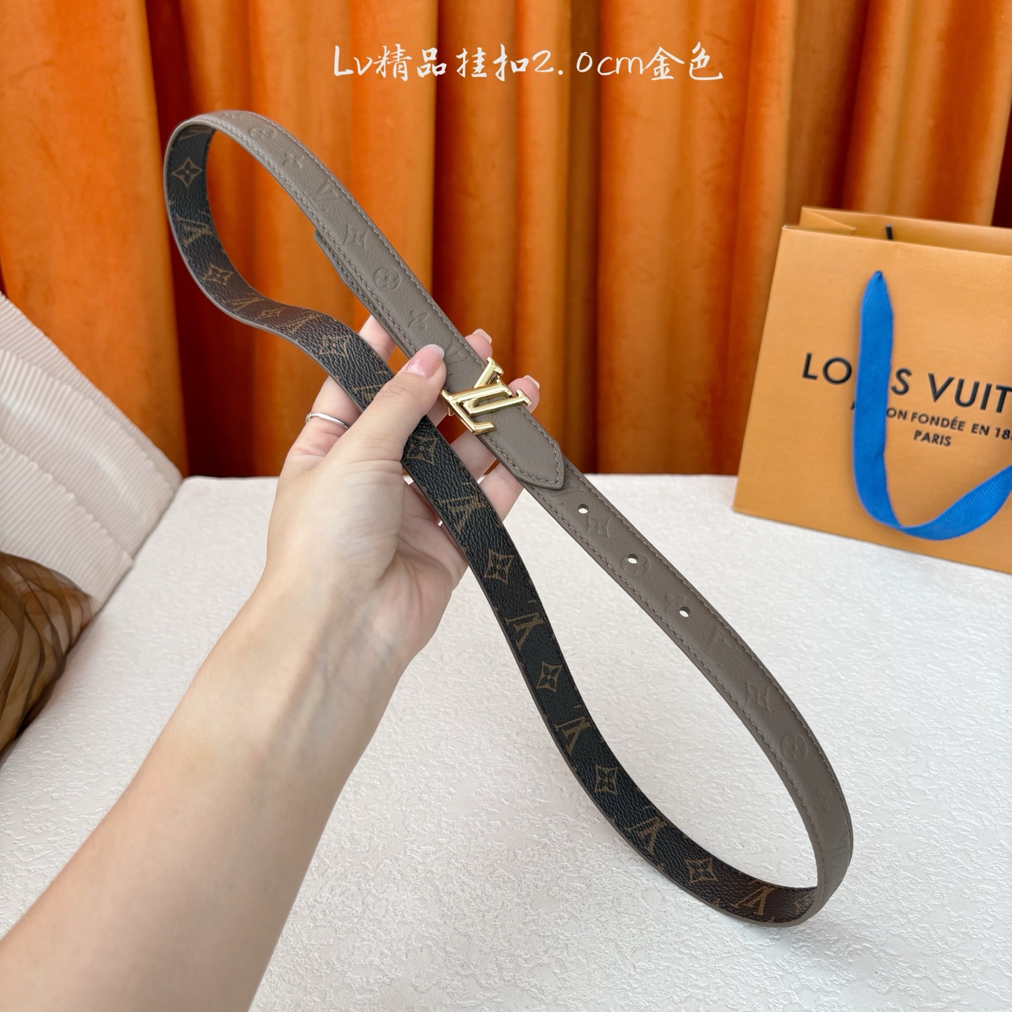 【LOUIS VUITTON】：经典原单品质，一面经典印花一面荔枝纹压花底，原单精品挂扣，精工制作，细节