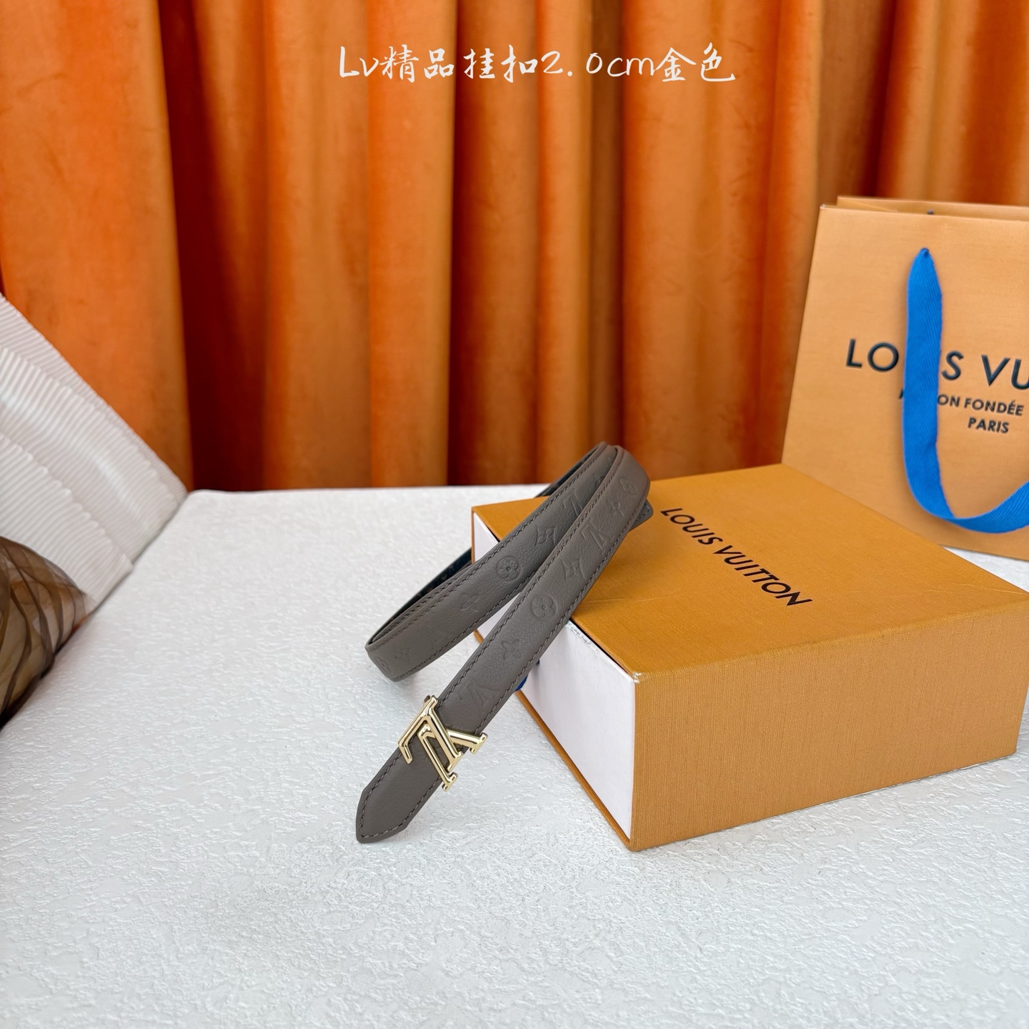 【LOUIS VUITTON】：经典原单品质，一面经典印花一面荔枝纹压花底，原单精品挂扣，精工制作，细节