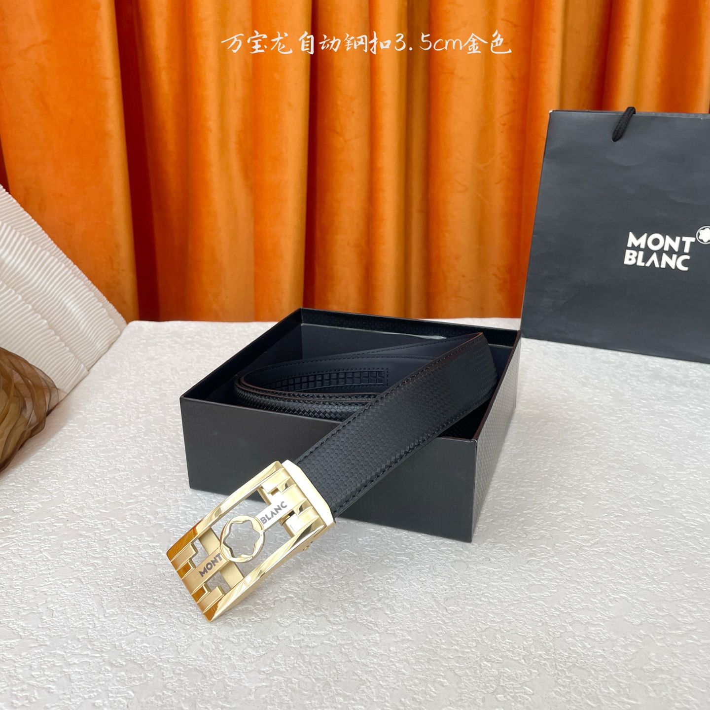 品牌：【万宝龙】 Montblanc家持续其一贯的高雅、绅士、精致的风格，进口小牛皮，手感细腻柔软。纯钢