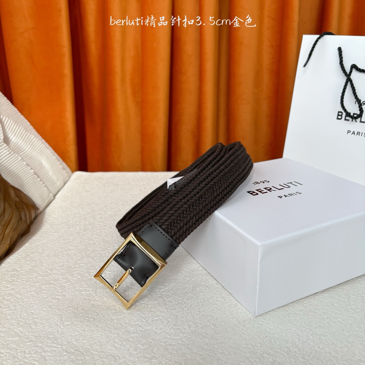 伯尔鲁帝 〖 Berluti 〗:采用意大利进口编织弹性织物与小牛皮制作，搭配专柜奢华精品表面锤制工艺钢