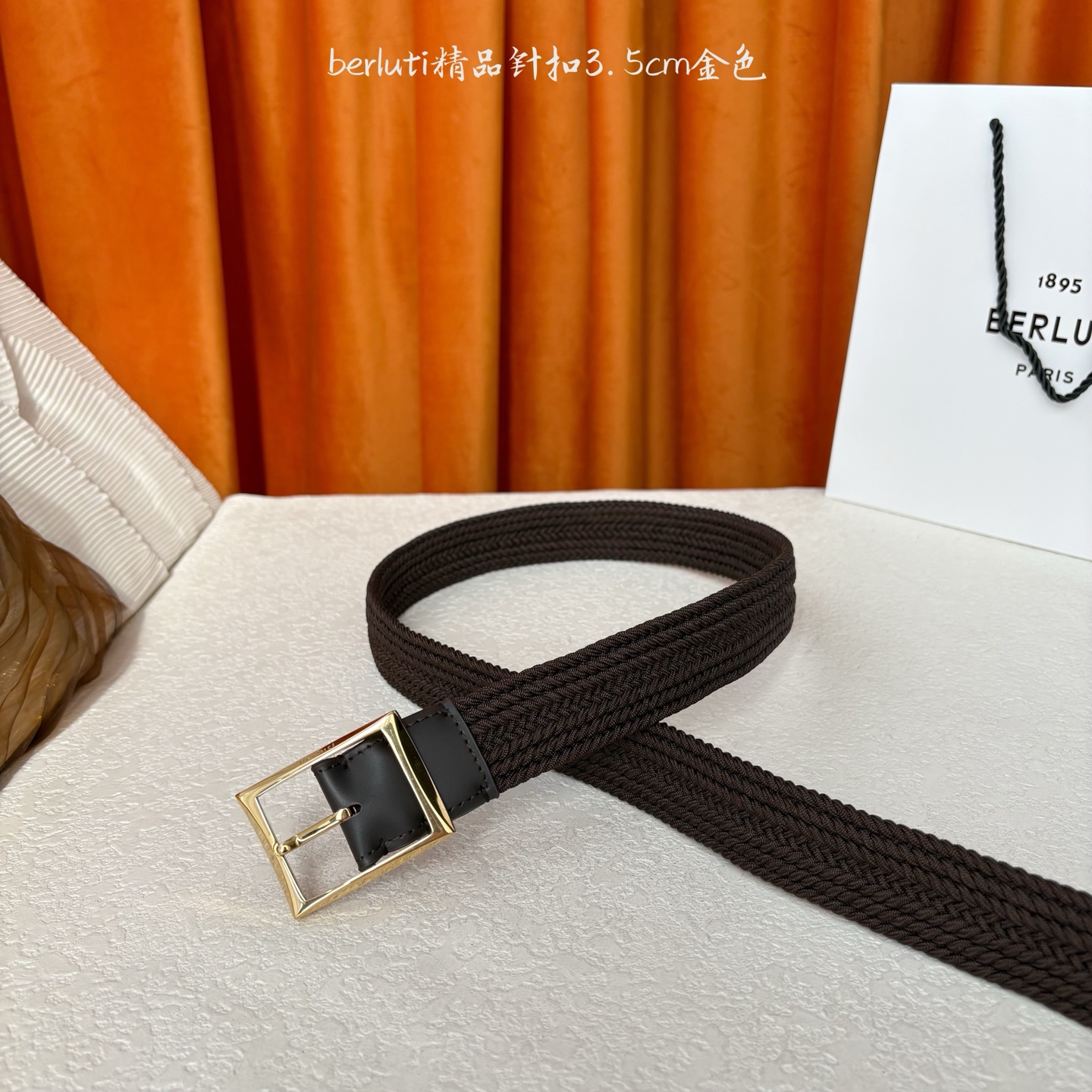 伯尔鲁帝 〖 Berluti 〗:采用意大利进口编织弹性织物与小牛皮制作，搭配专柜奢华精品表面锤制工艺钢
