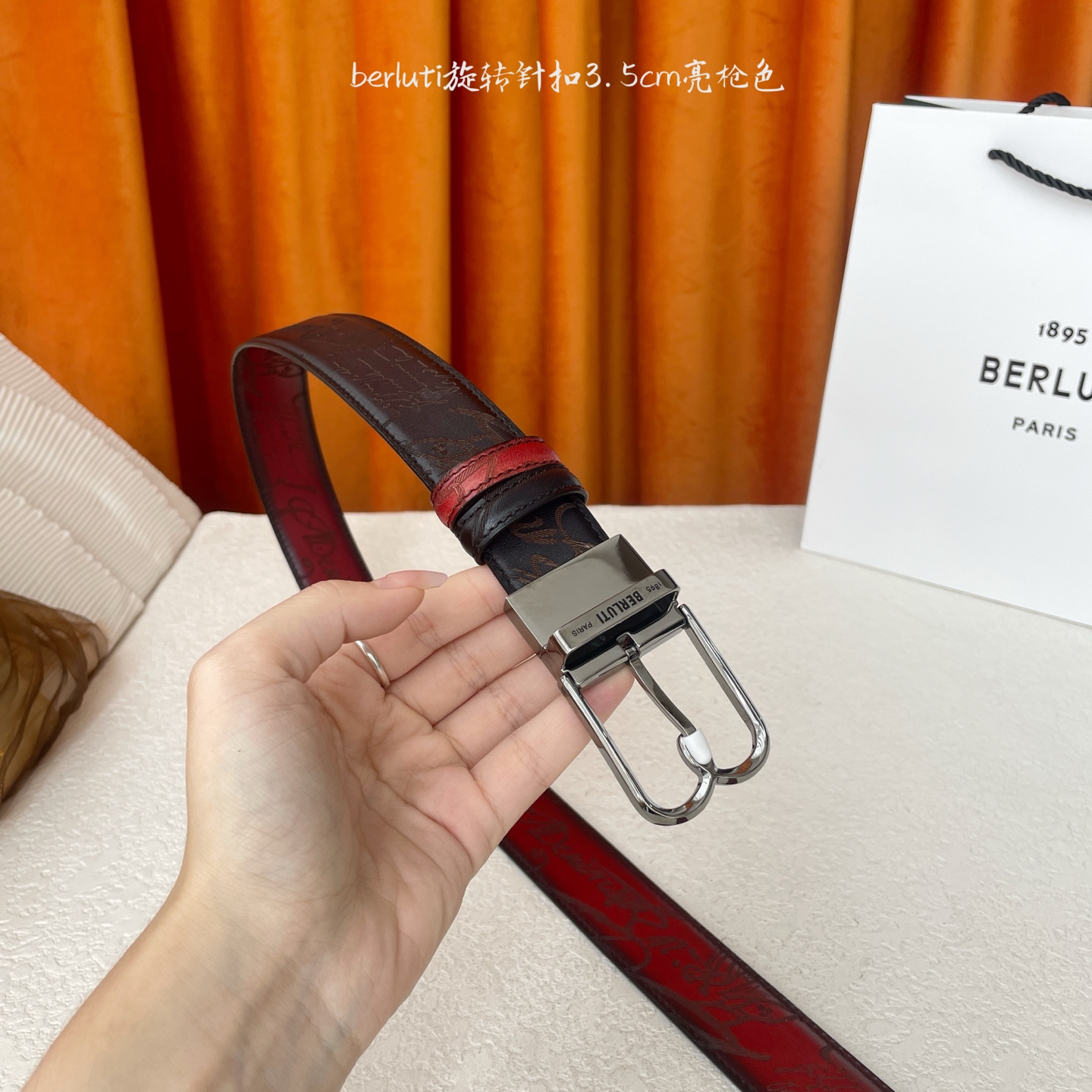 伯尔鲁帝 〖 Berluti 〗:采用意大利Venezia皮革和Patina古法染色工艺双面顶级头层小牛