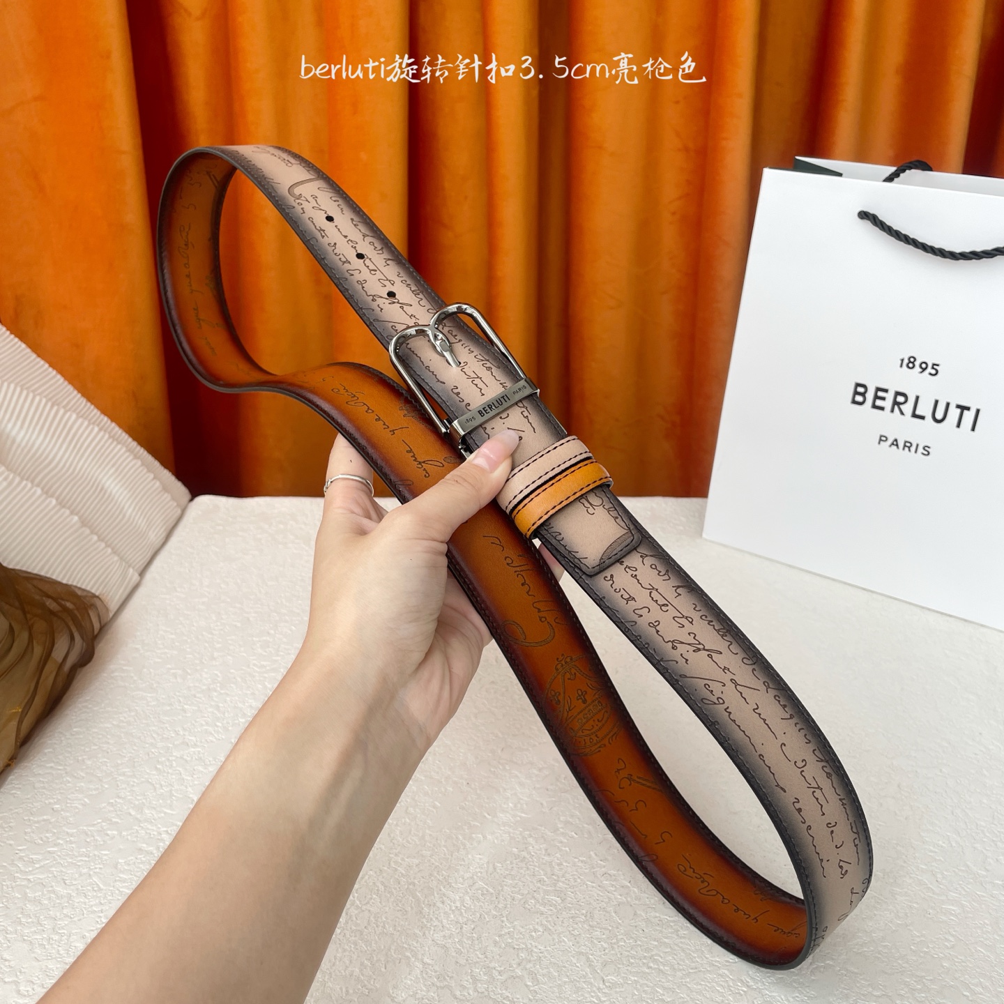 伯尔鲁帝 〖 Berluti 〗:采用意大利Venezia皮革和Patina古法染色工艺双面顶级头层小牛