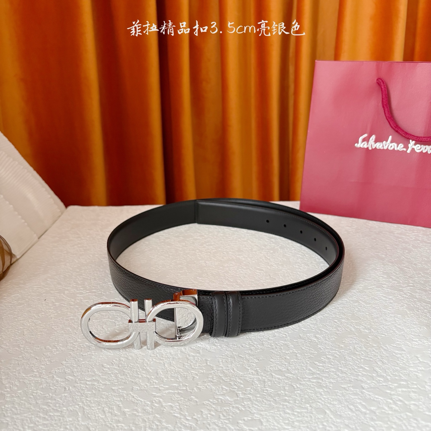 菲拉双面进口小牛皮，手感细腻柔软。搭配纯铜精品扣，男士必备！宽度：3.5cm