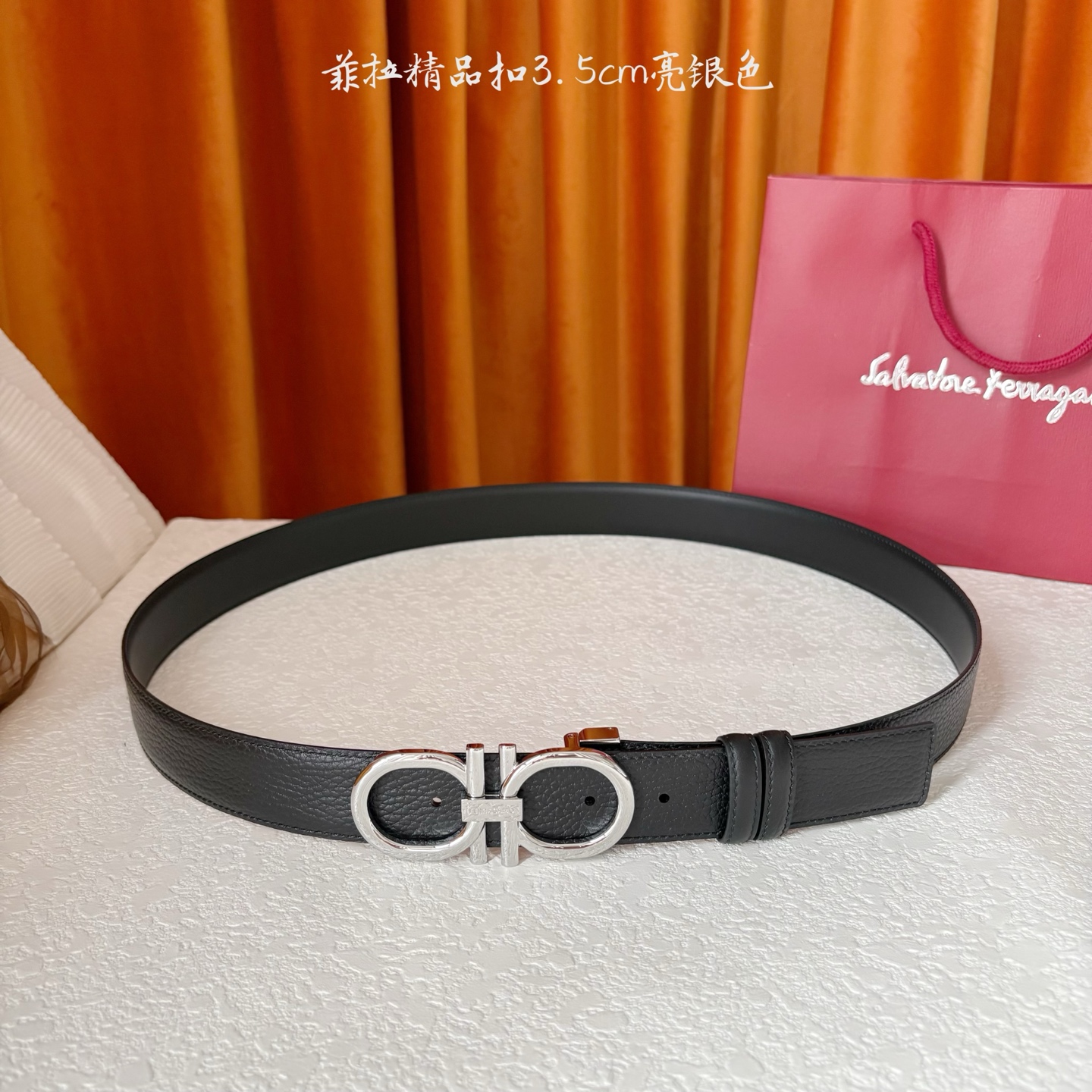 菲拉双面进口小牛皮，手感细腻柔软。搭配纯铜精品扣，男士必备！宽度：3.5cm