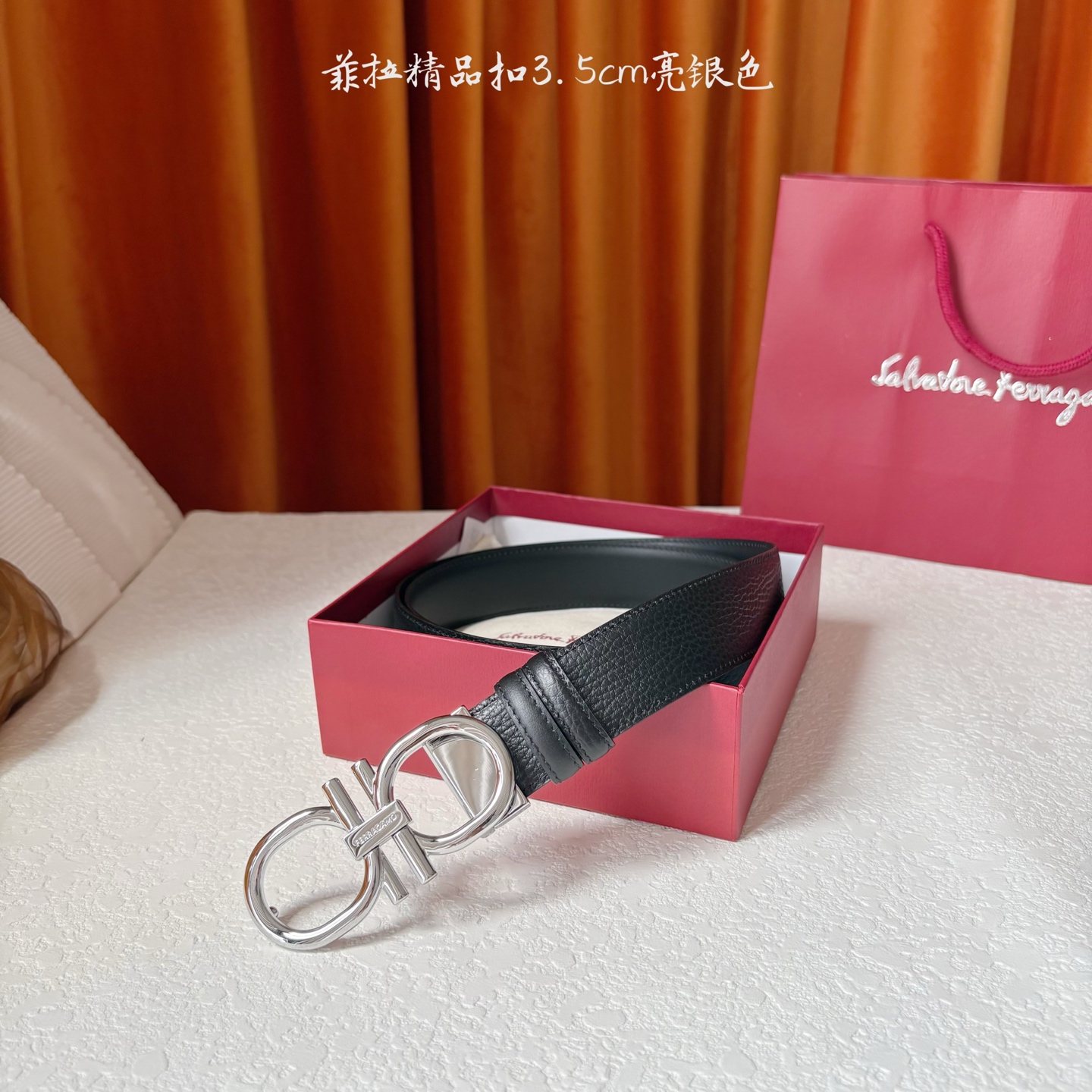 菲拉双面进口小牛皮，手感细腻柔软。搭配纯铜精品扣，男士必备！宽度：3.5cm