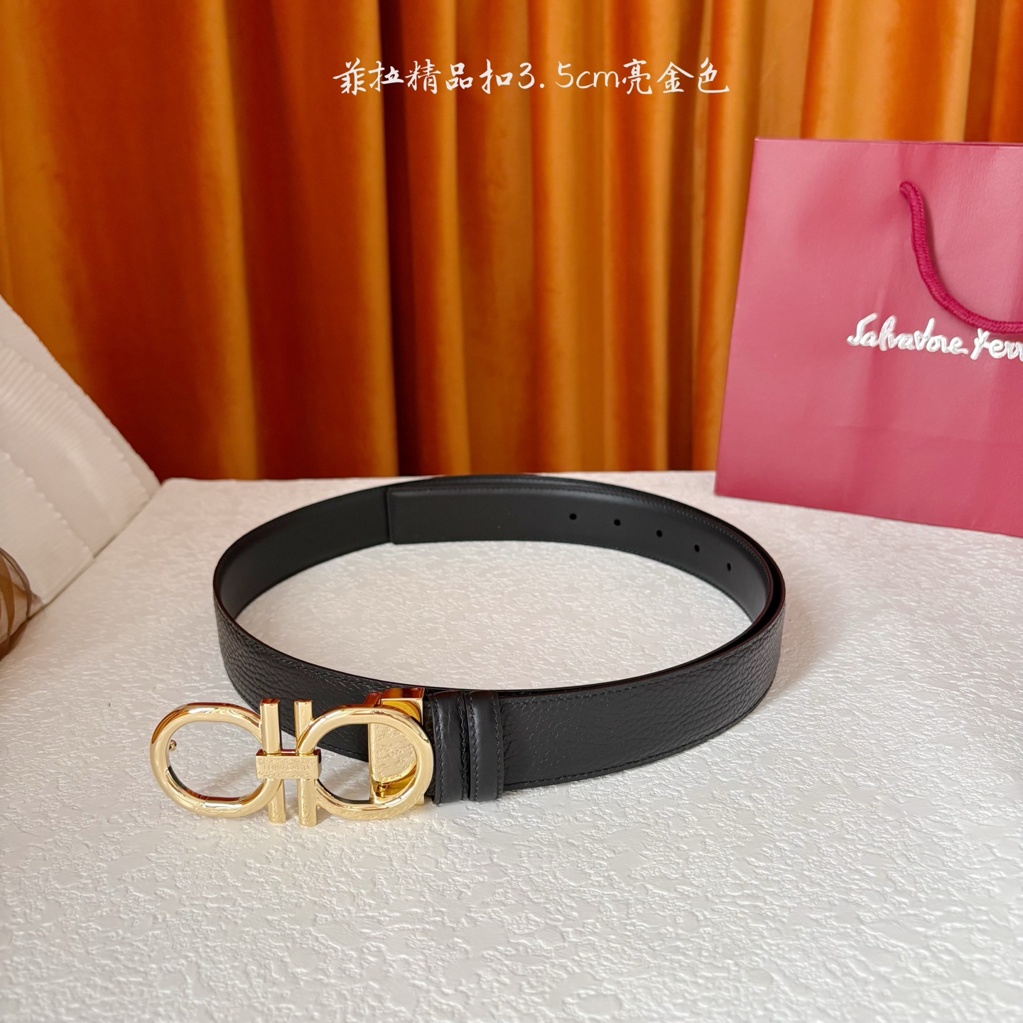 菲拉双面进口小牛皮，手感细腻柔软。搭配纯铜精品扣，男士必备！宽度：3.5cm