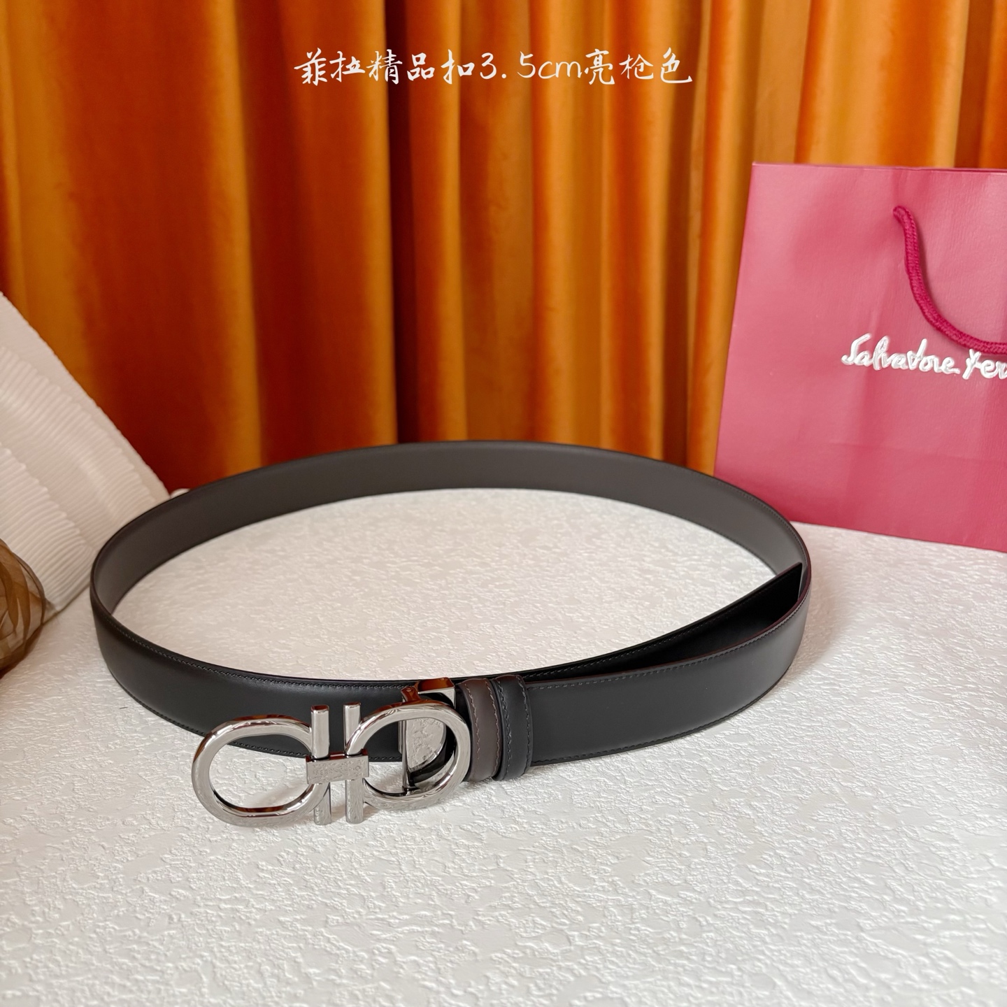 菲拉双面进口小牛皮，手感细腻柔软。搭配纯铜精品扣，男士必备！宽度：3.5cm