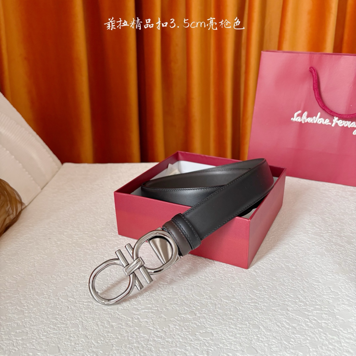 菲拉双面进口小牛皮，手感细腻柔软。搭配纯铜精品扣，男士必备！宽度：3.5cm