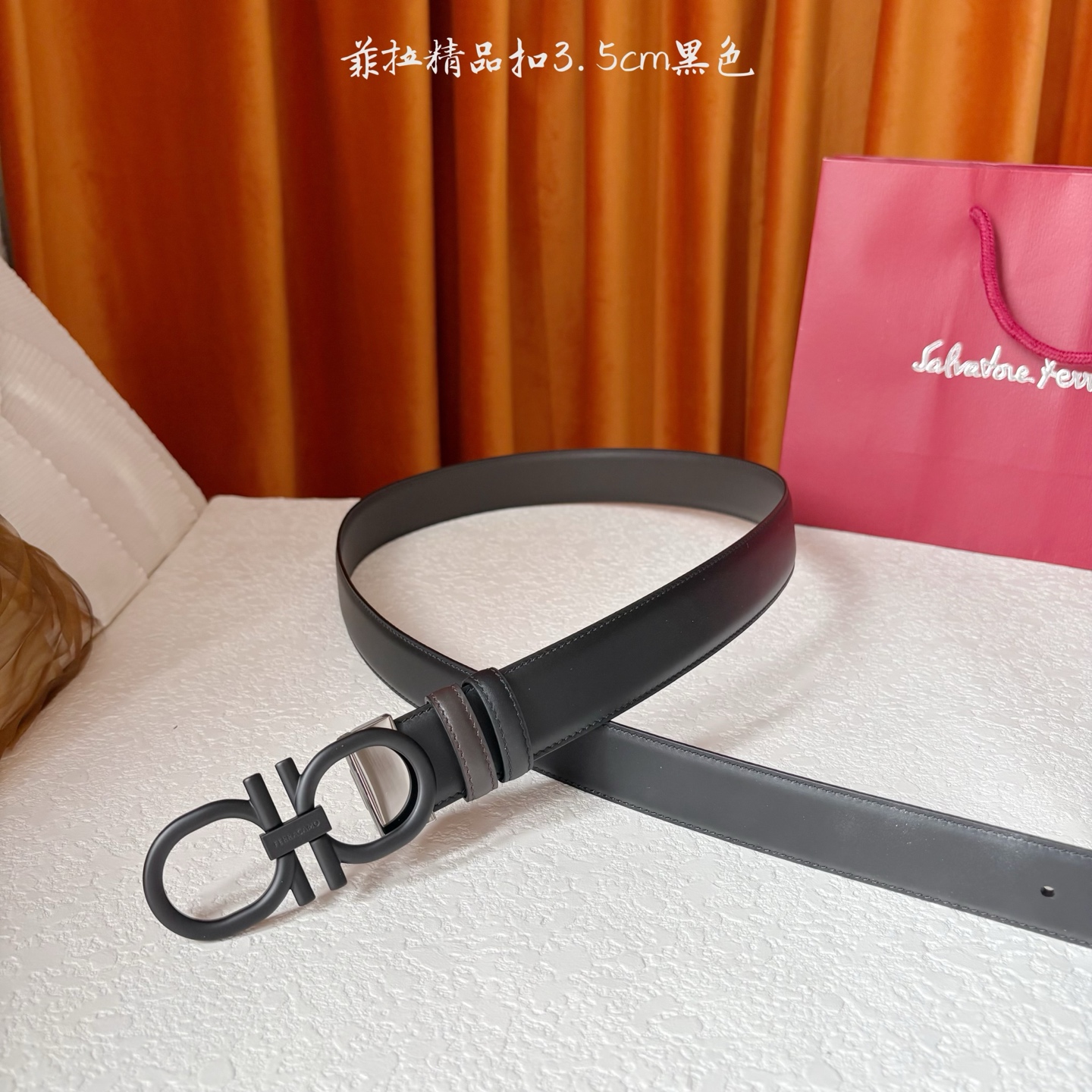 菲拉双面进口小牛皮，手感细腻柔软。搭配纯铜精品扣，男士必备！宽度：3.5cm