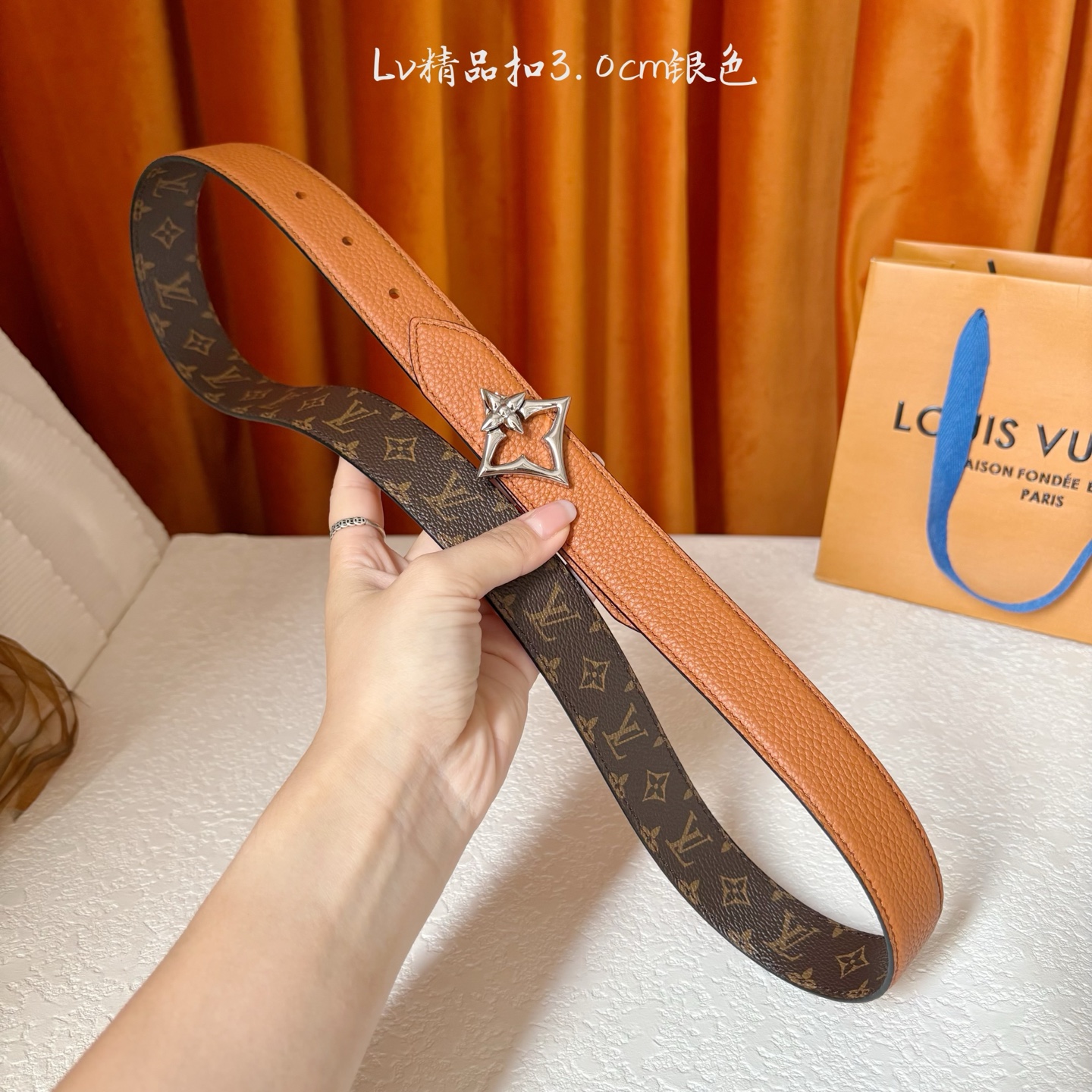 【LOUIS VUITTON】：经典原单品质，荔枝纹压花搭配咖色经典印花，原单精品挂扣，精工制作，细节看