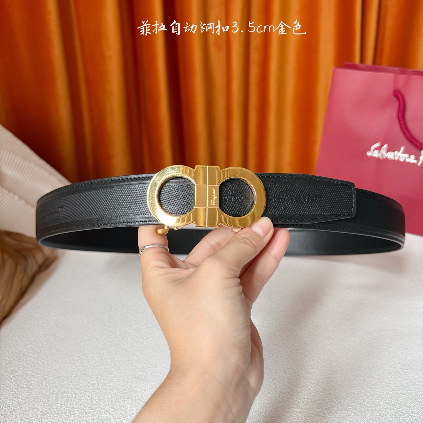 品牌：【菲拉】 菲拉进口小牛皮，手感细腻柔软。搭配纯钢自动精品扣，男士必备！宽度：3.5cm