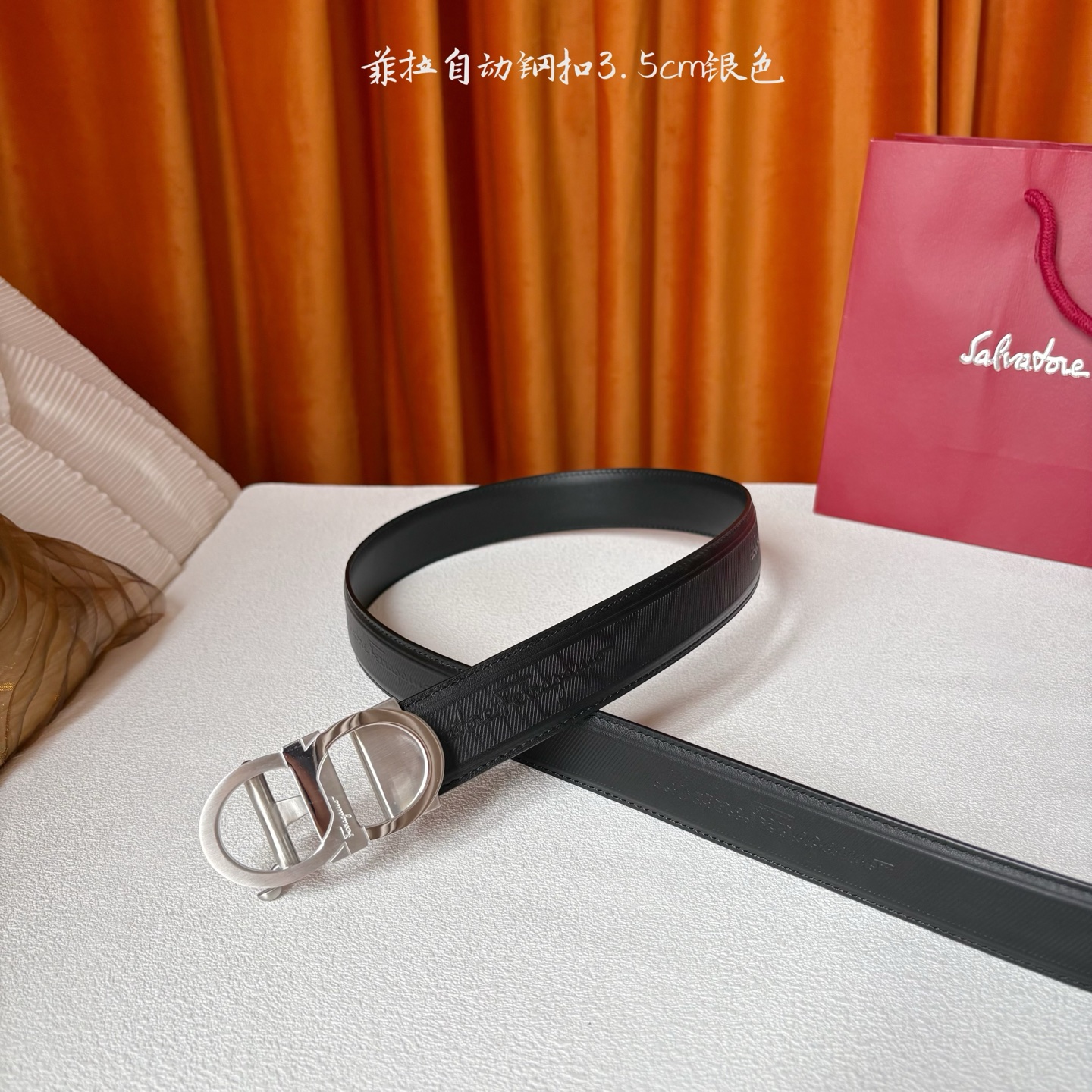 品牌：【菲拉】 菲拉进口小牛皮，手感细腻柔软。搭配纯钢自动精品扣，男士必备！宽度：3.5cm