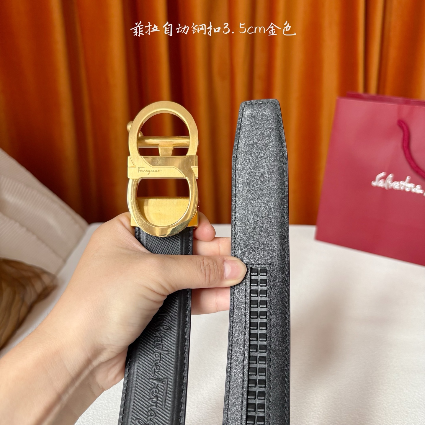 品牌：【菲拉】 菲拉进口小牛皮，手感细腻柔软。搭配纯钢自动精品扣，男士必备！宽度：3.5cm