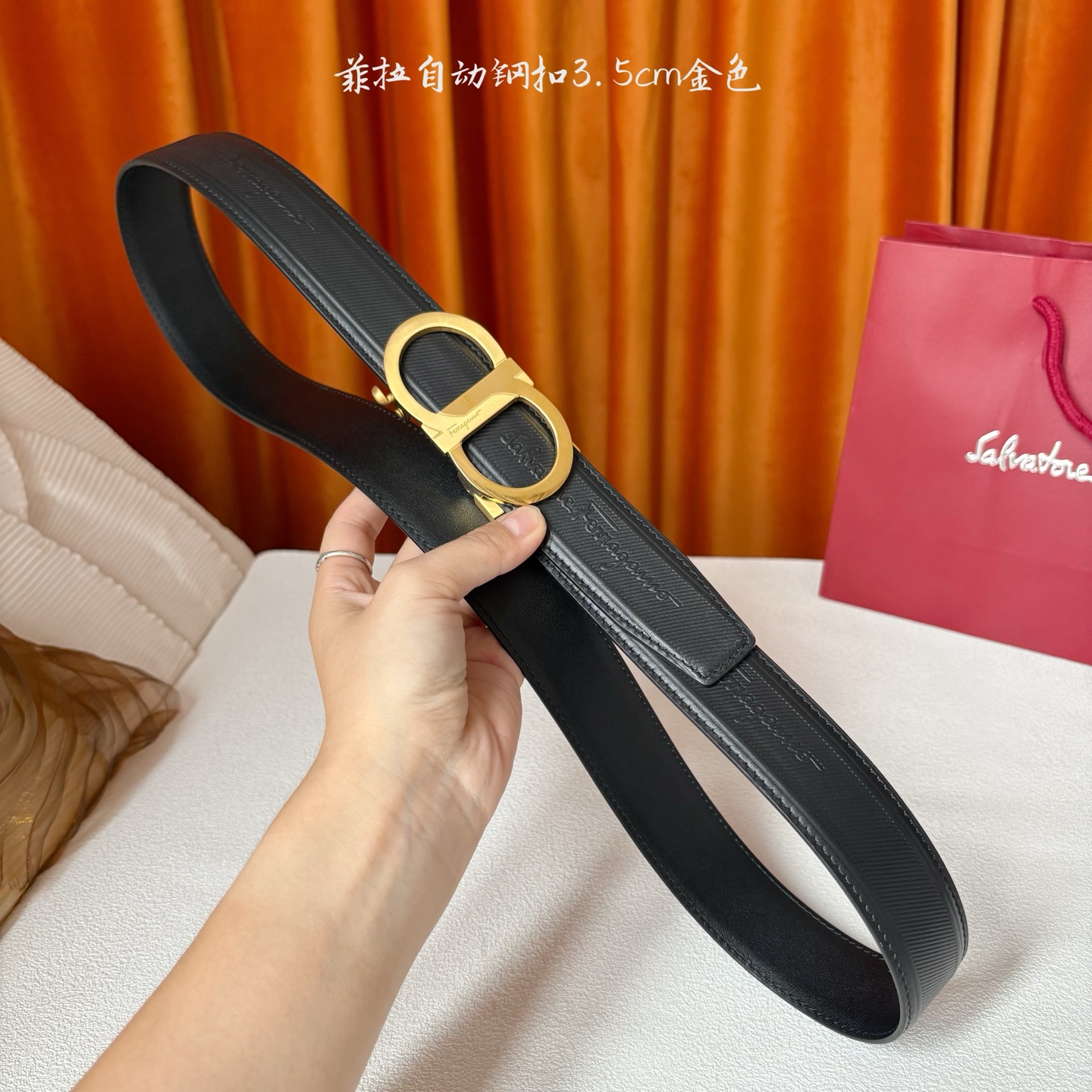 品牌：【菲拉】 菲拉进口小牛皮，手感细腻柔软。搭配纯钢自动精品扣，男士必备！宽度：3.5cm