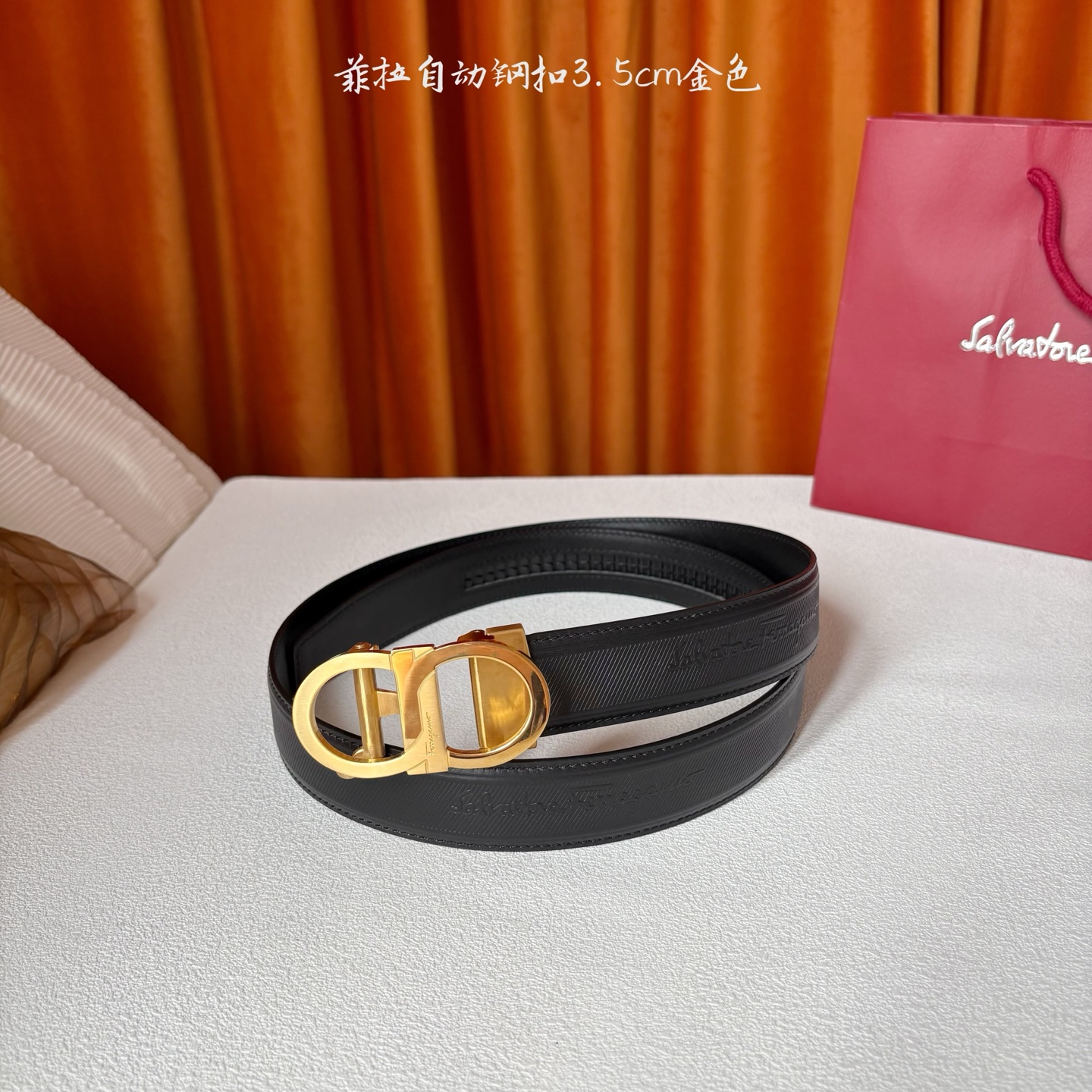 品牌：【菲拉】 菲拉进口小牛皮，手感细腻柔软。搭配纯钢自动精品扣，男士必备！宽度：3.5cm