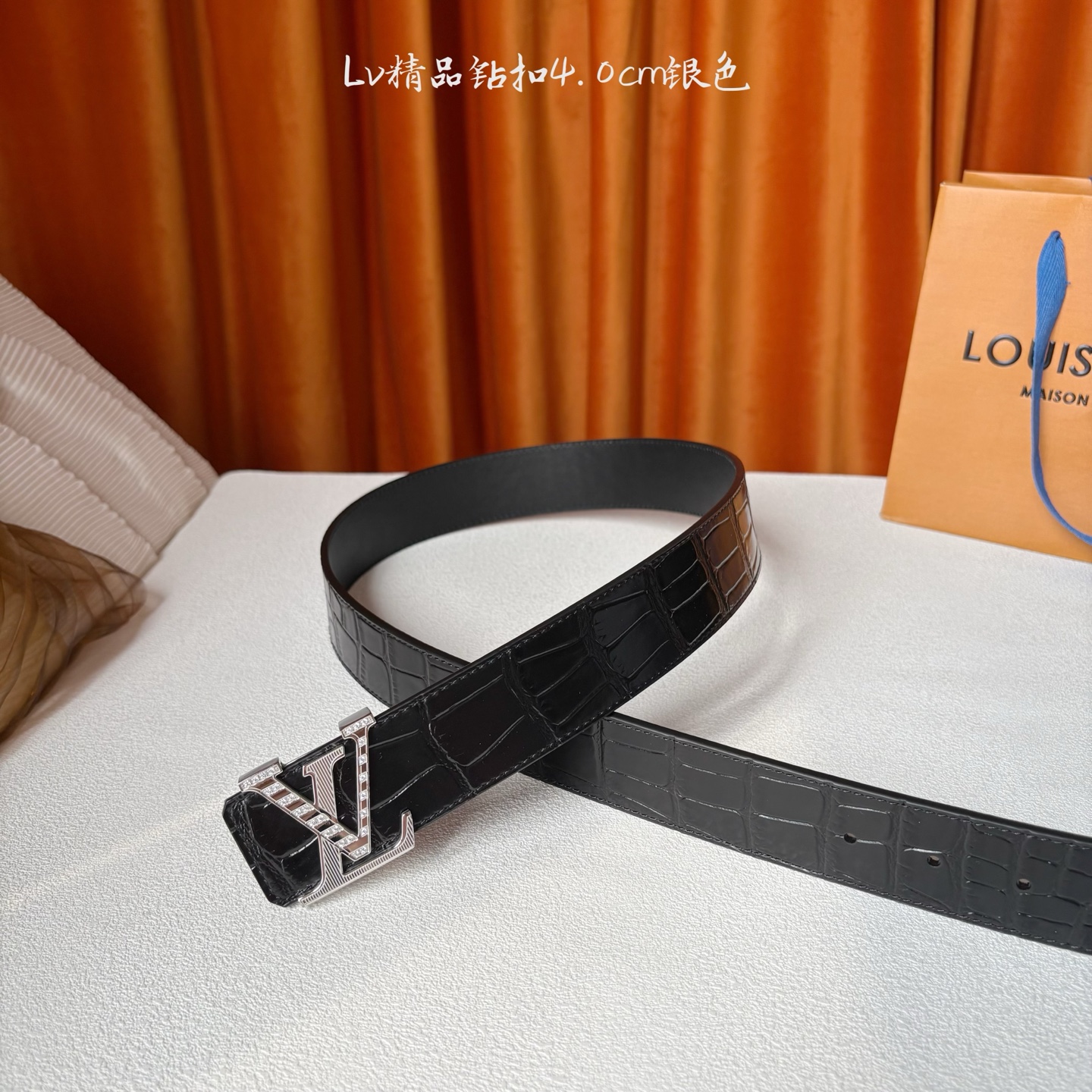 【LOUIS VUITTON驴牌】：经典原单品质，牛皮压鳄鱼纹面平纹底，搭配原单精品钻扣，精工制作，细节