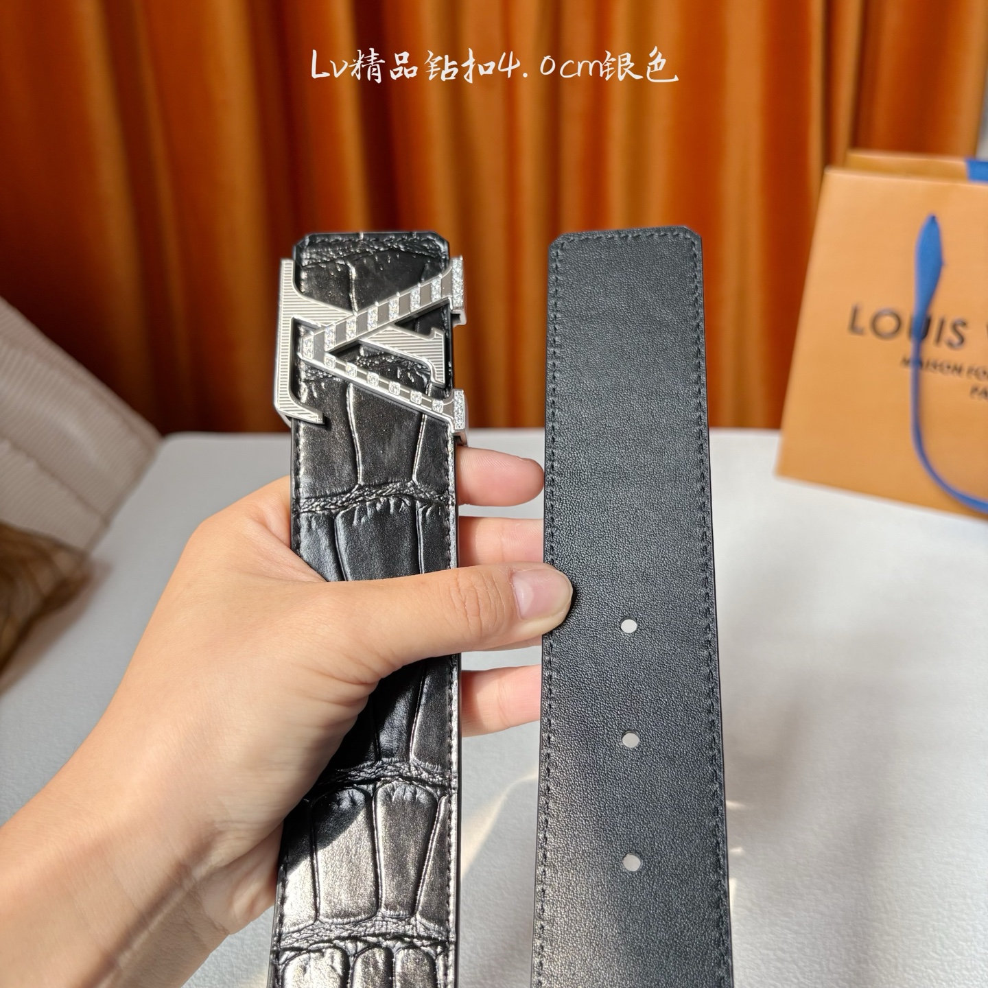 【LOUIS VUITTON驴牌】：经典原单品质，牛皮压鳄鱼纹面平纹底，搭配原单精品钻扣，精工制作，细节