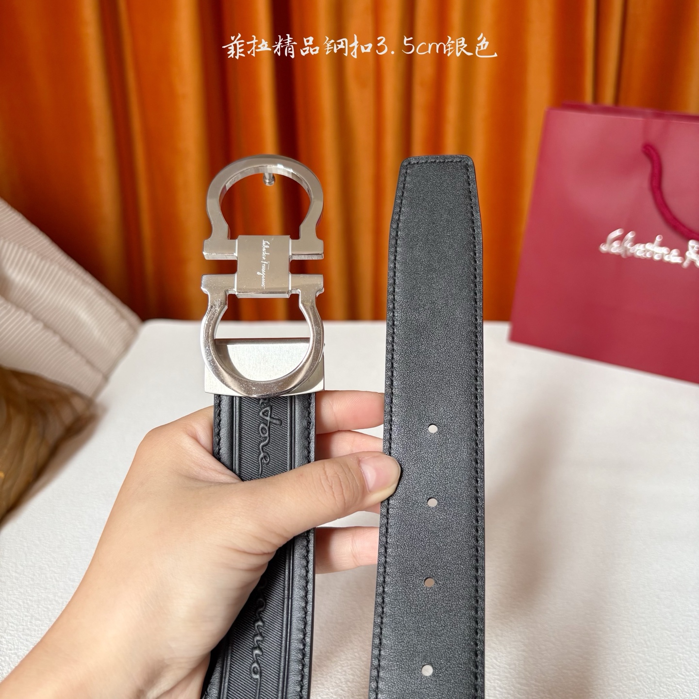 品牌：【菲拉】 菲拉进口小牛皮，手感细腻柔软。搭配纯钢精品扣，男士必备！宽度：3.5cm