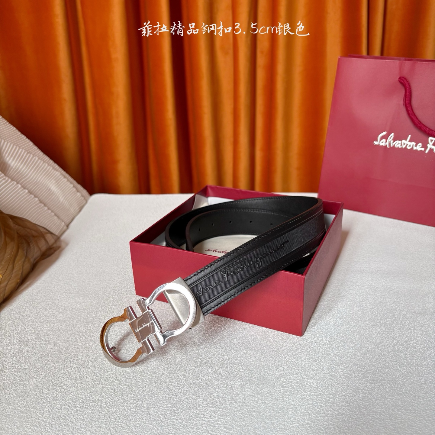 品牌：【菲拉】 菲拉进口小牛皮，手感细腻柔软。搭配纯钢精品扣，男士必备！宽度：3.5cm