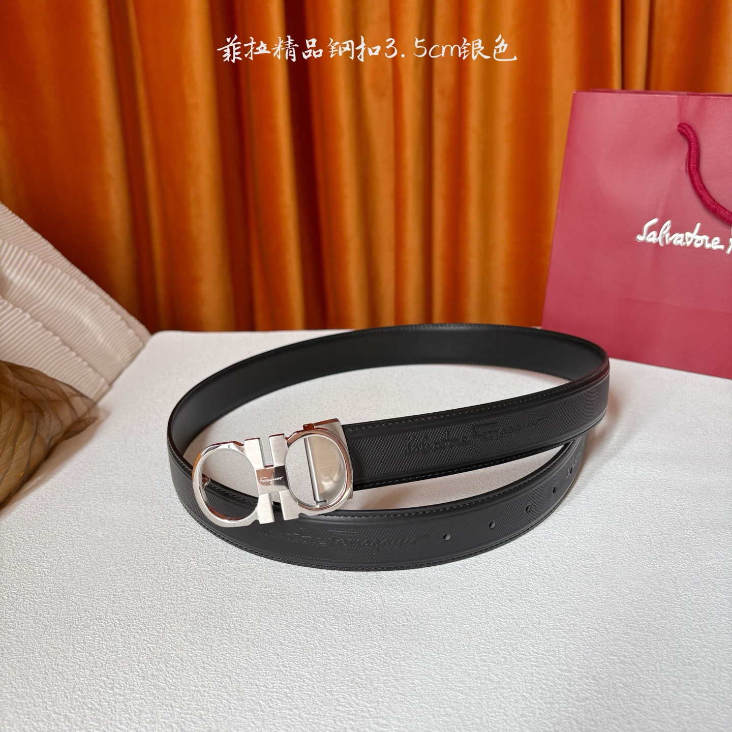 品牌：【菲拉】 菲拉进口小牛皮，手感细腻柔软。搭配纯钢精品扣，男士必备！宽度：3.5cm