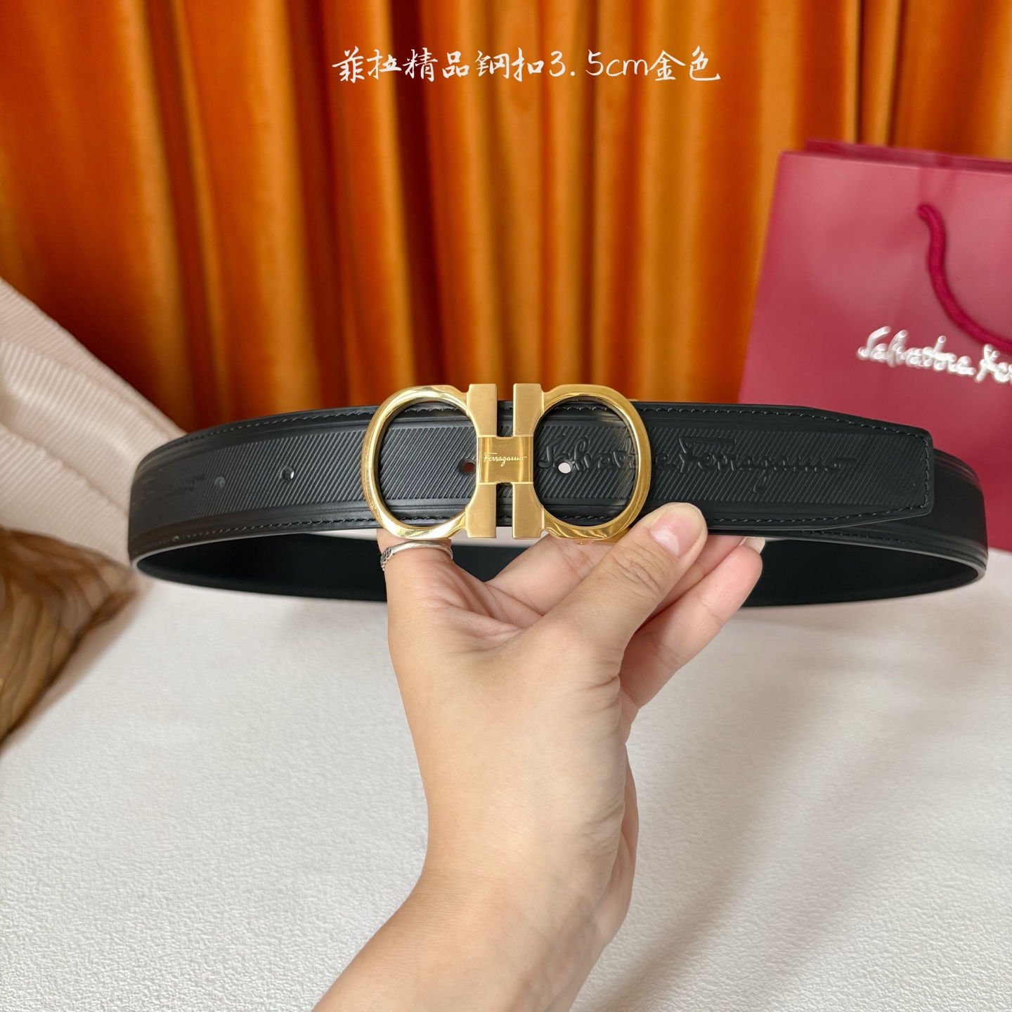 品牌：【菲拉】 菲拉进口小牛皮，手感细腻柔软。搭配纯钢精品扣，男士必备！宽度：3.5cm