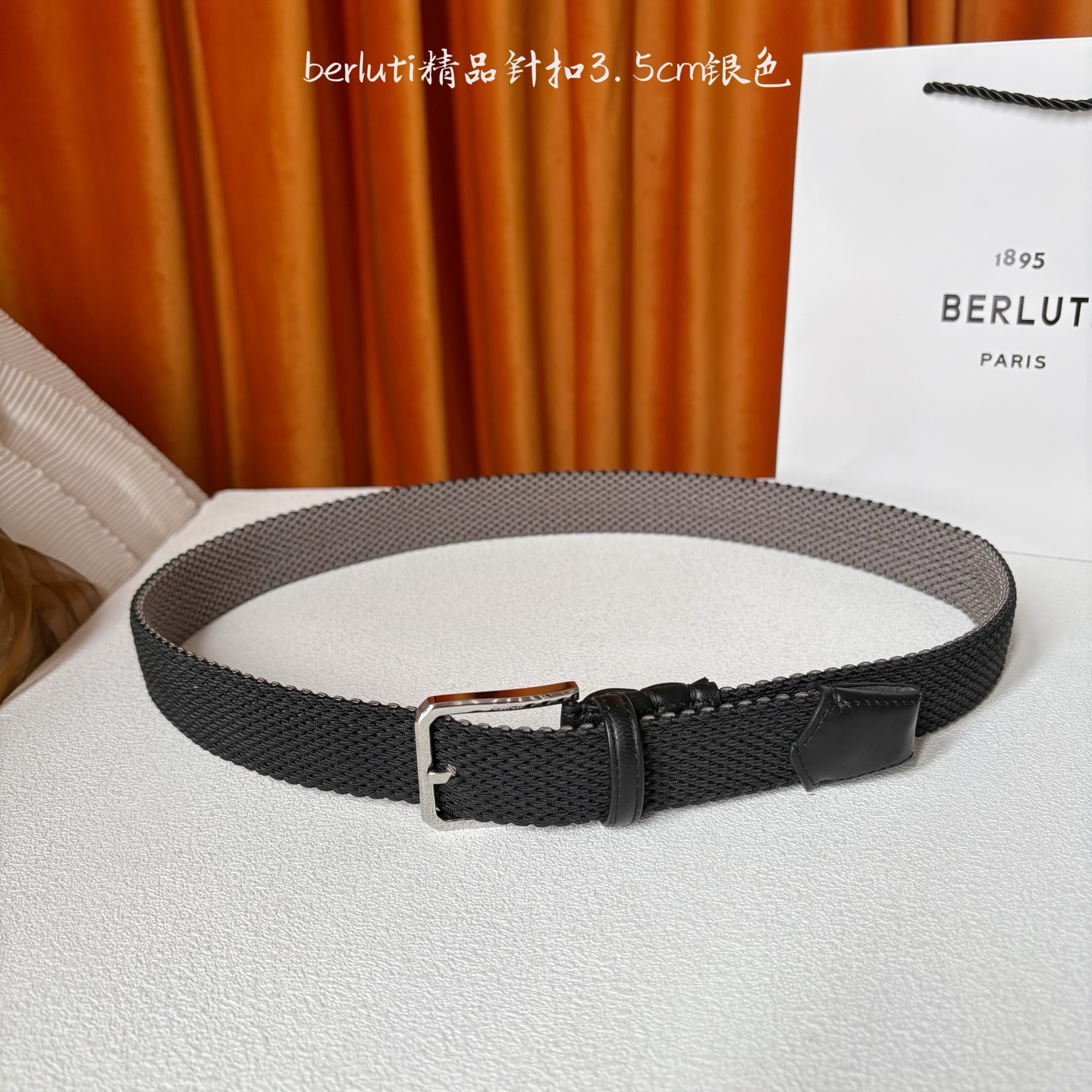 伯尔鲁帝 〖 Berluti 〗:采用意大利进口编织弹性织物与小牛皮制作，搭配专柜奢华精品表面锤制工艺钢
