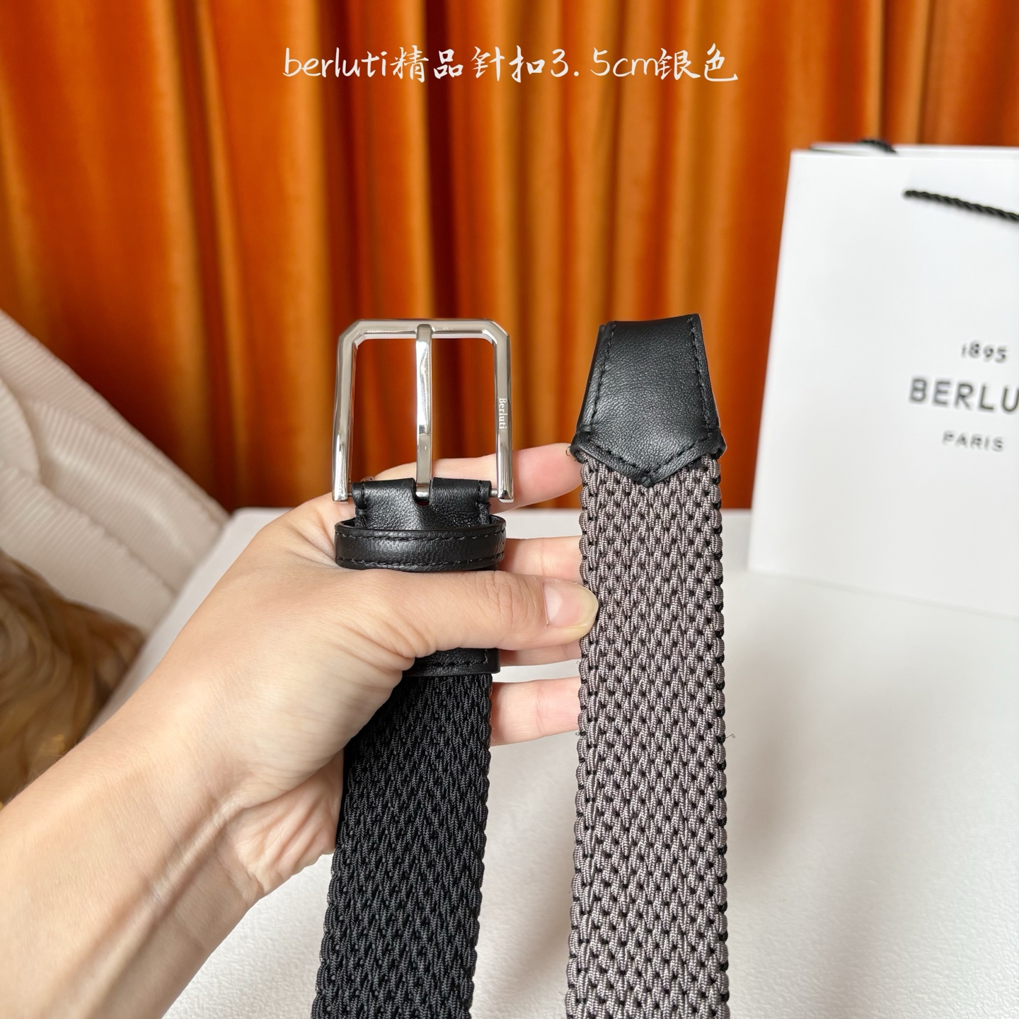 伯尔鲁帝 〖 Berluti 〗:采用意大利进口编织弹性织物与小牛皮制作，搭配专柜奢华精品表面锤制工艺钢