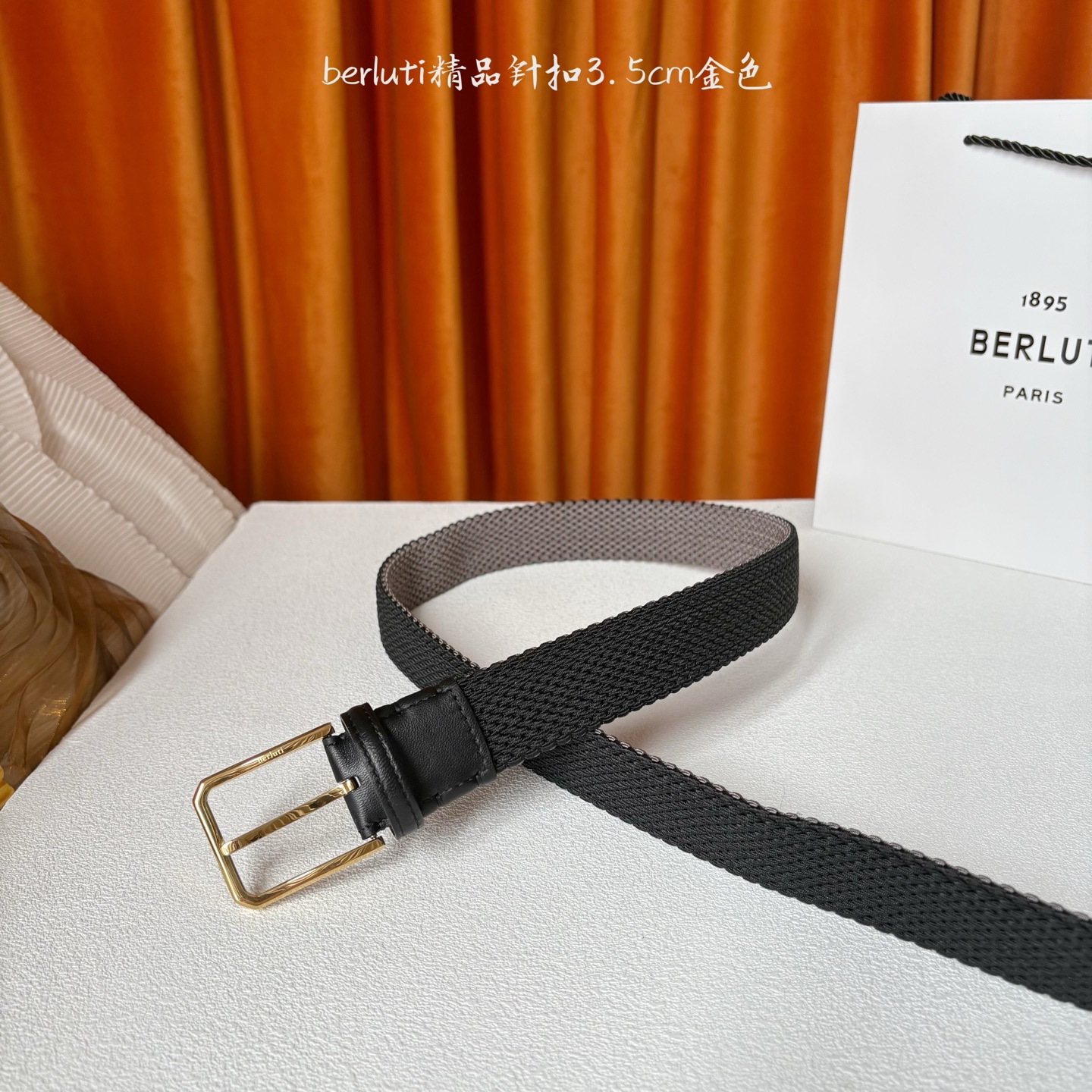 伯尔鲁帝 〖 Berluti 〗:采用意大利进口编织弹性织物与小牛皮制作，搭配专柜奢华精品表面锤制工艺钢