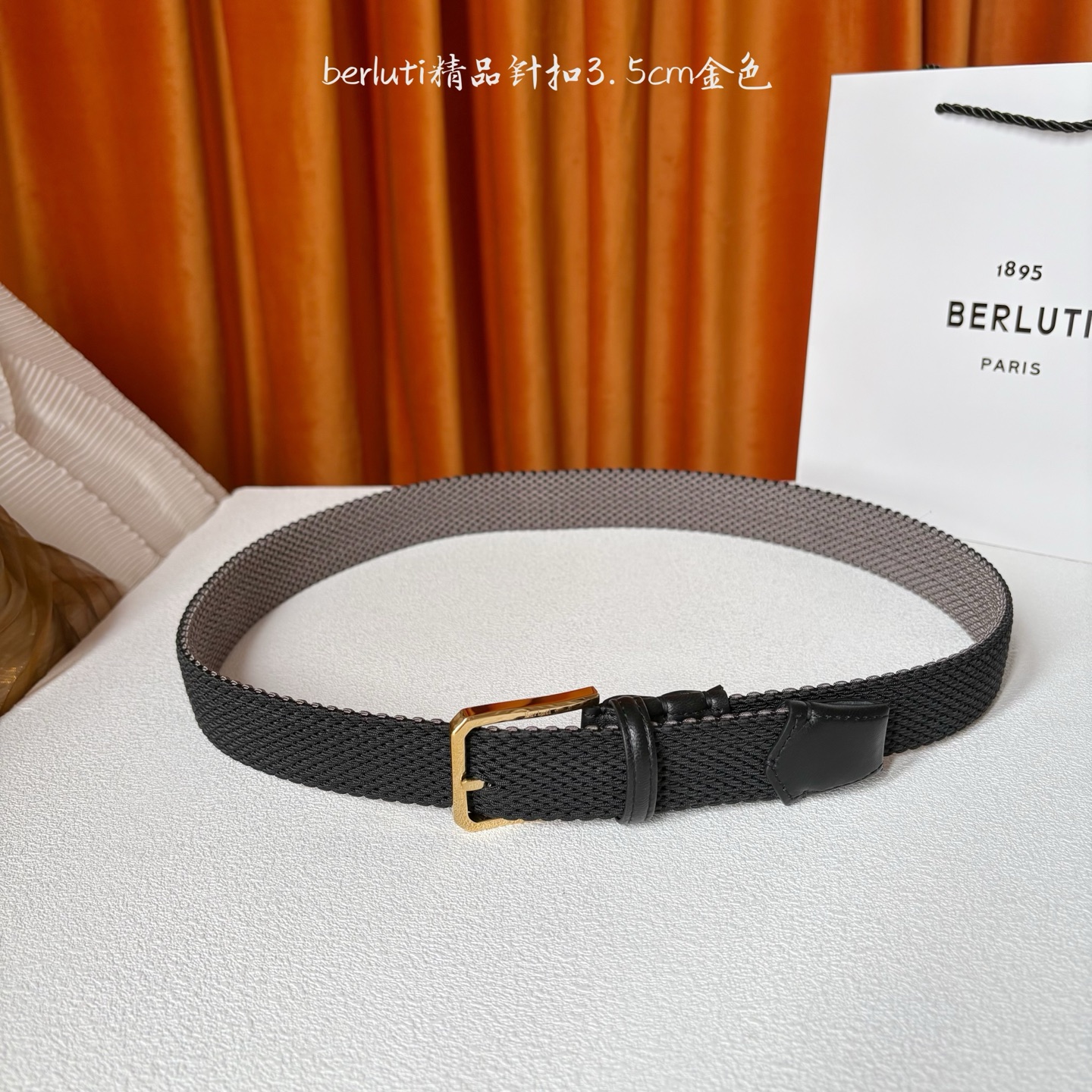 伯尔鲁帝 〖 Berluti 〗:采用意大利进口编织弹性织物与小牛皮制作，搭配专柜奢华精品表面锤制工艺钢