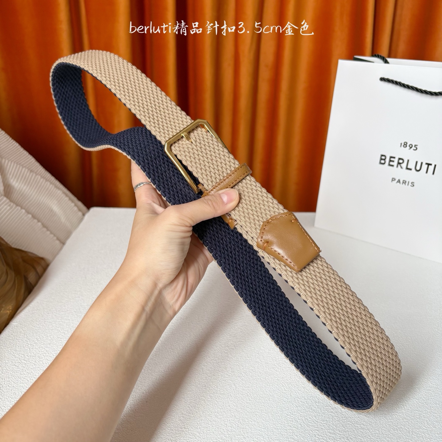 伯尔鲁帝 〖 Berluti 〗:采用意大利进口编织弹性织物与小牛皮制作，搭配专柜奢华精品表面锤制工艺钢