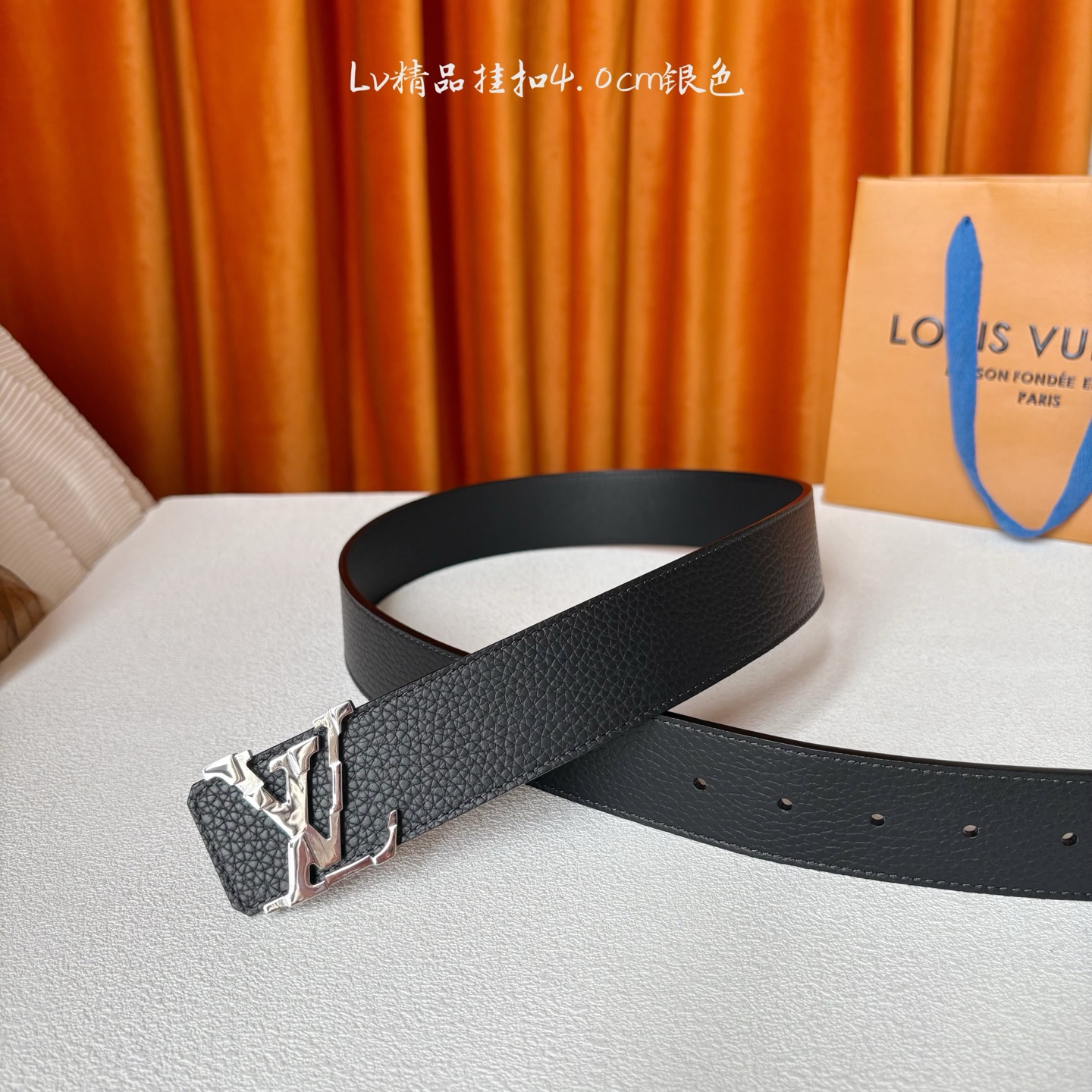 【LOUIS VUITTON驴牌】：经典原单品质，经典荔枝纹面平纹底，搭配原单精品挂扣，精工制作，细节看