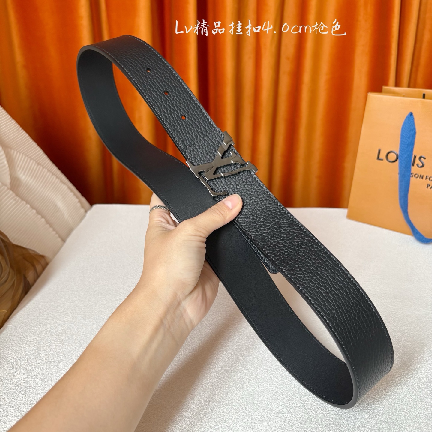 【LOUIS VUITTON驴牌】：经典原单品质，经典荔枝纹面平纹底，搭配原单精品挂扣，精工制作，细节看