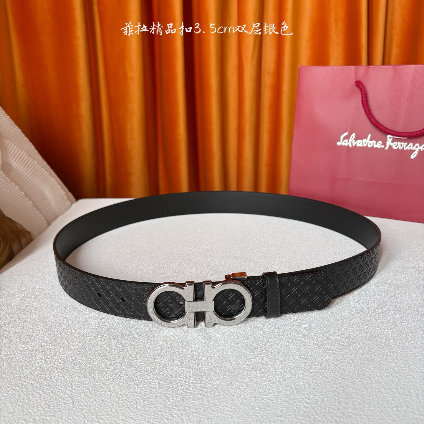 菲拉格慕男款进口小牛皮，手感细腻柔软。搭配纯铜精品扣，男士必备！宽度：3.5cm