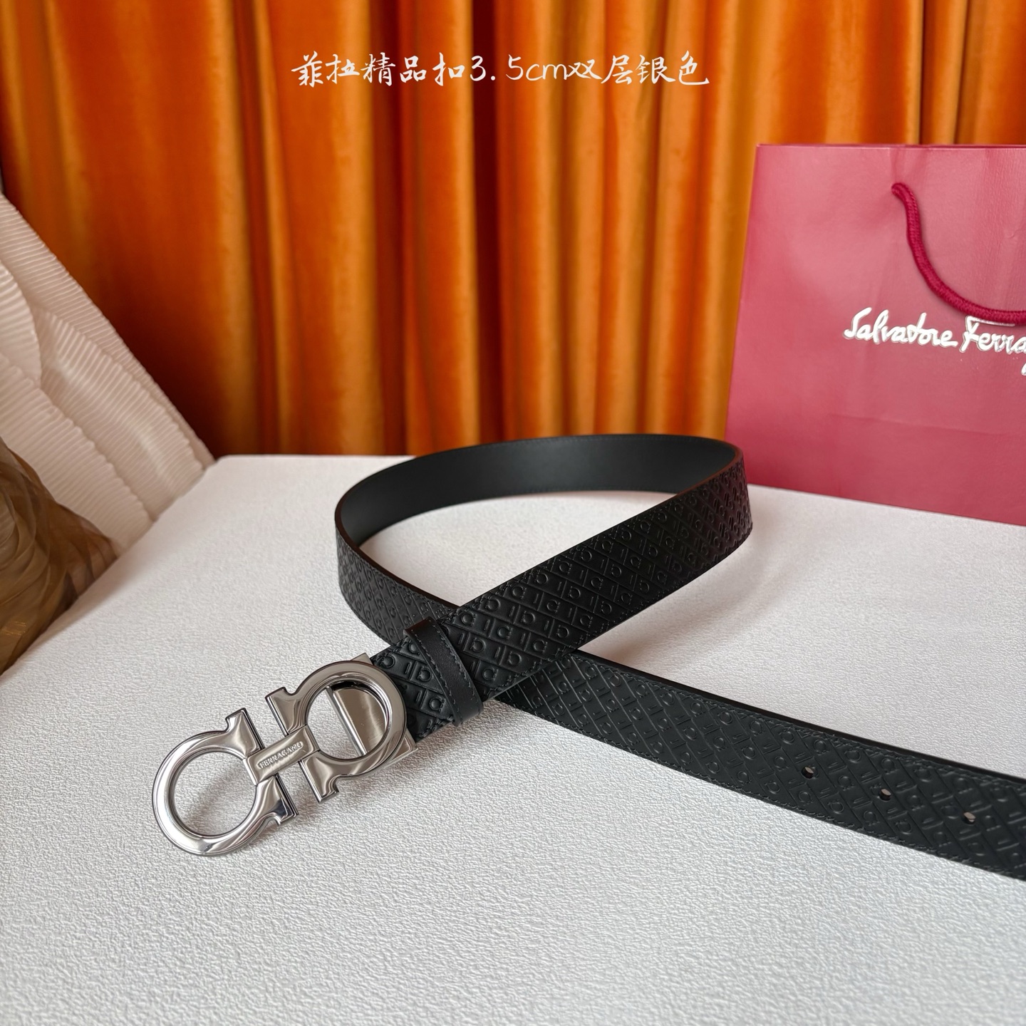 菲拉格慕男款进口小牛皮，手感细腻柔软。搭配纯铜精品扣，男士必备！宽度：3.5cm