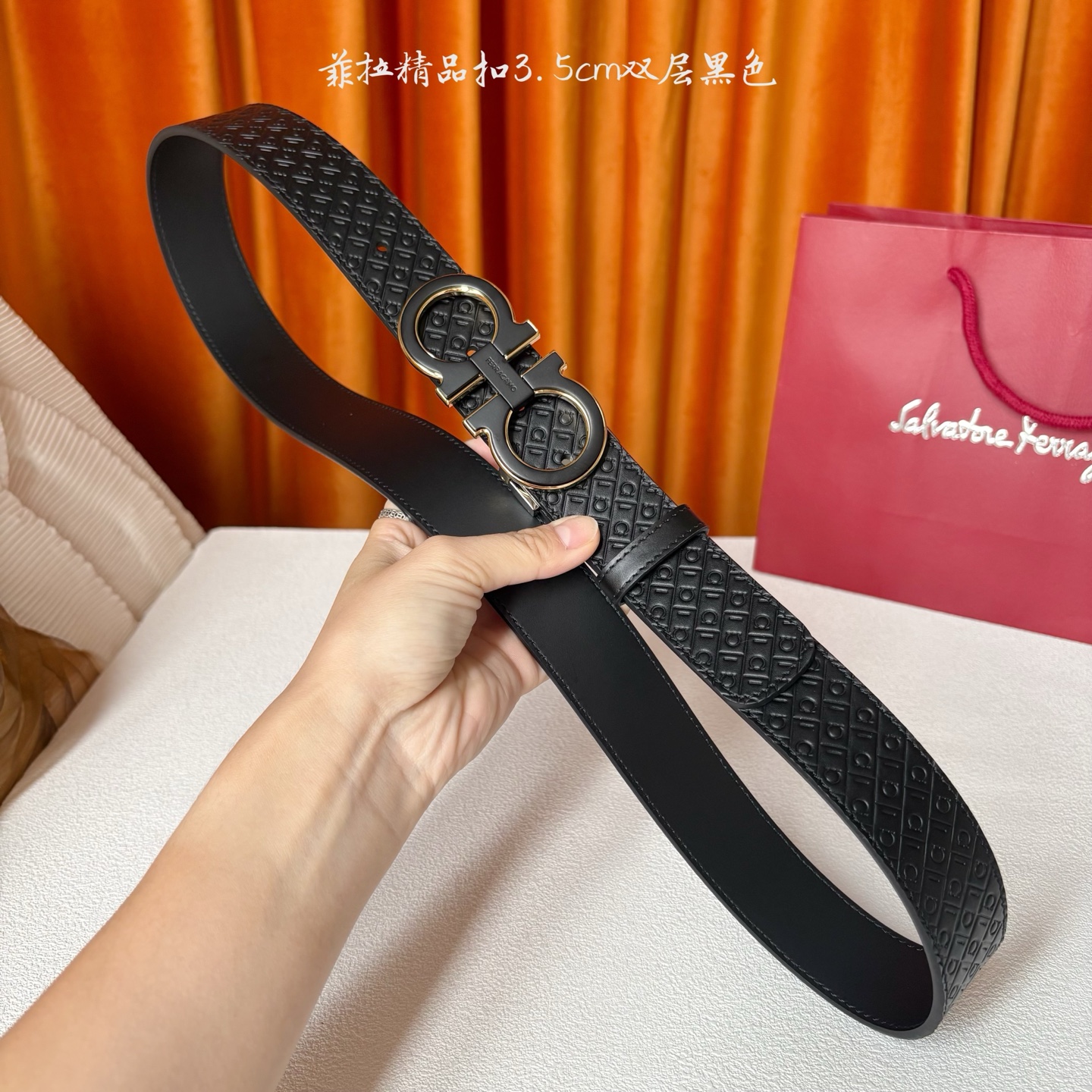 菲拉格慕男款进口小牛皮，手感细腻柔软。搭配纯铜精品扣，男士必备！宽度：3.5cm