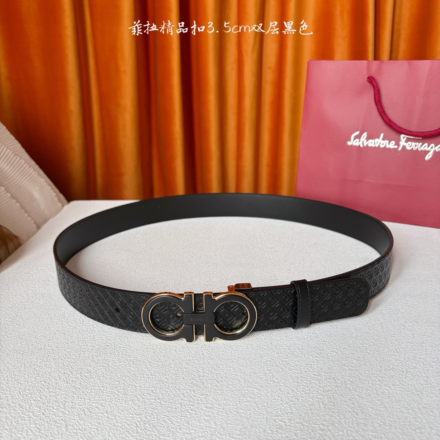 菲拉格慕男款进口小牛皮，手感细腻柔软。搭配纯铜精品扣，男士必备！宽度：3.5cm