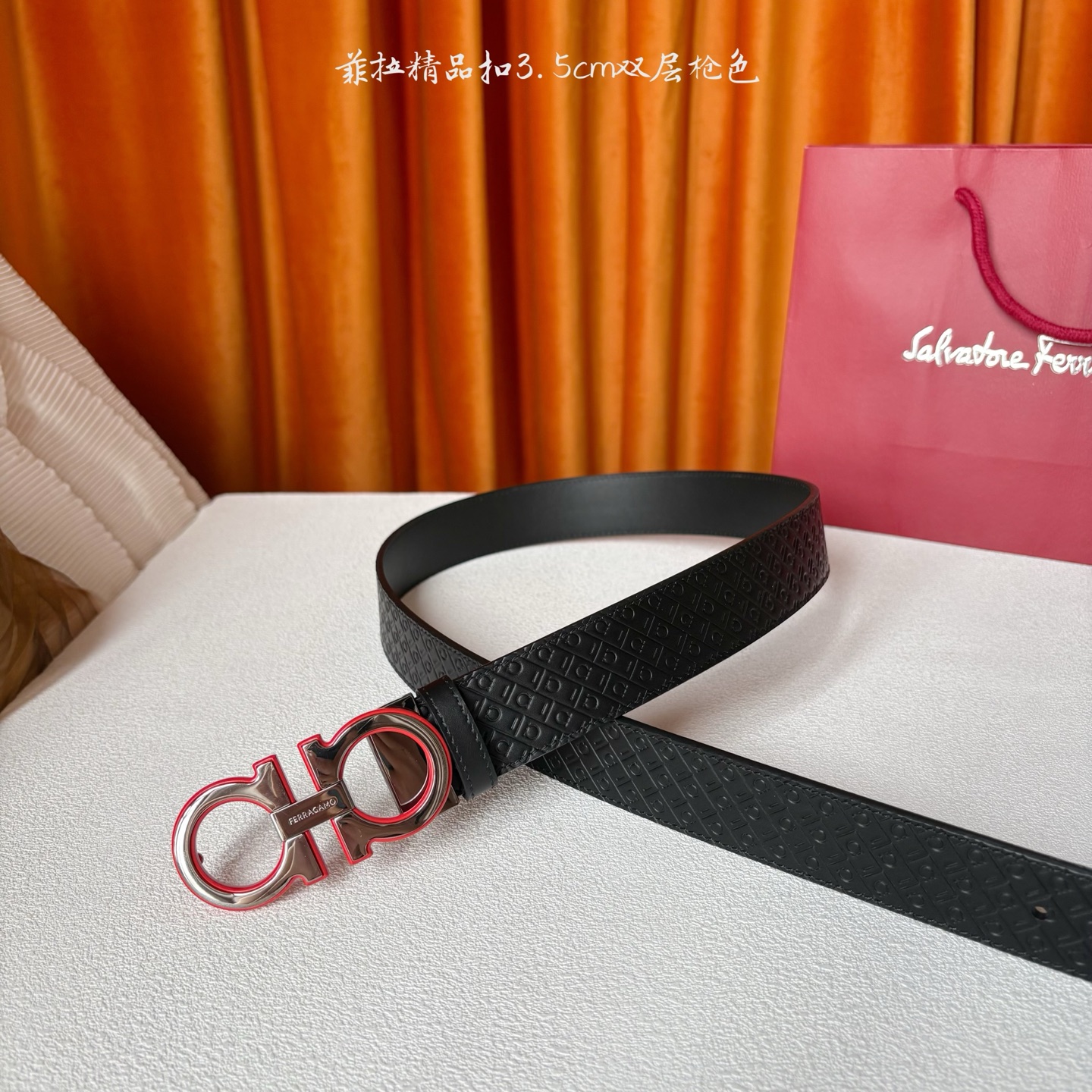 菲拉格慕男款进口小牛皮，手感细腻柔软。搭配纯铜精品扣，男士必备！宽度：3.5cm