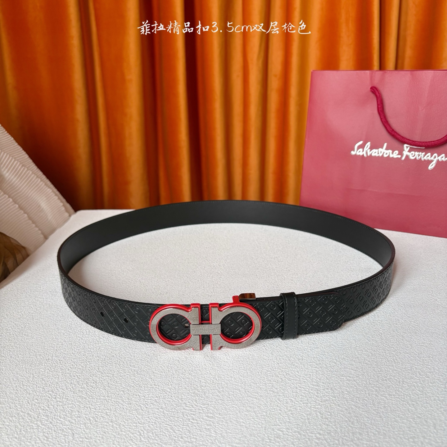 菲拉格慕男款进口小牛皮，手感细腻柔软。搭配纯铜精品扣，男士必备！宽度：3.5cm